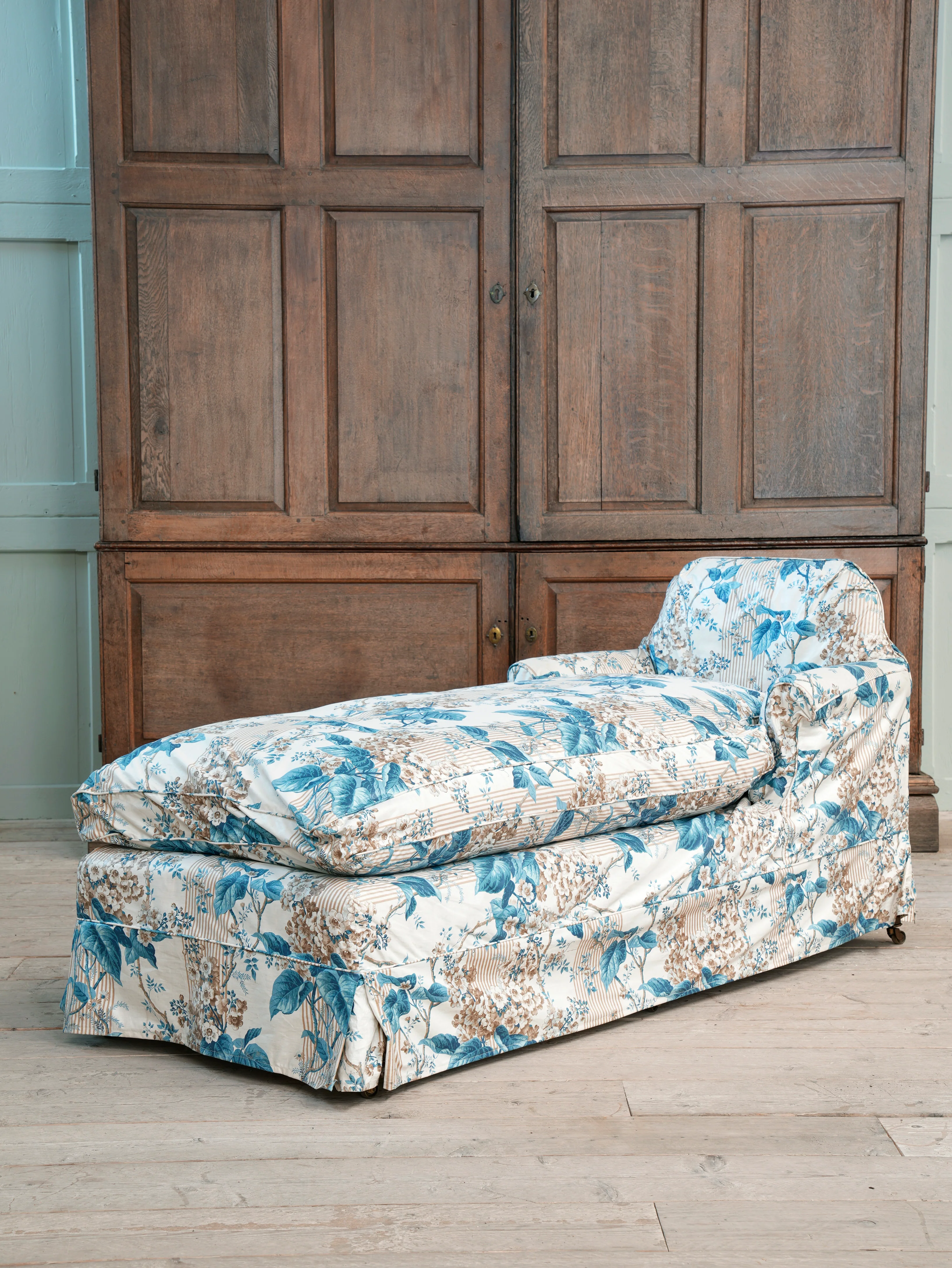 A Howard & Sons Day Bed - Image 2