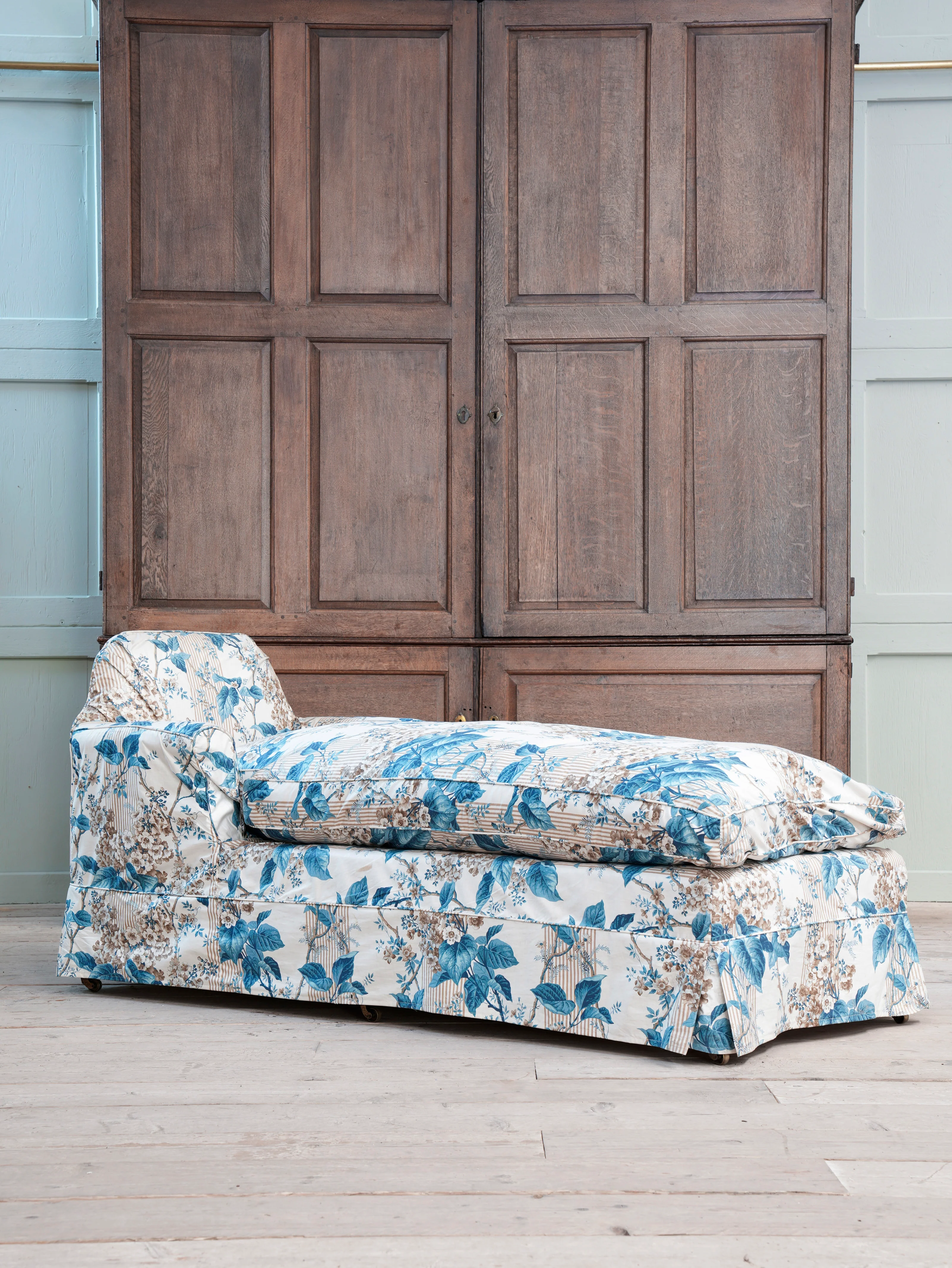 A Howard & Sons Day Bed - Image 35