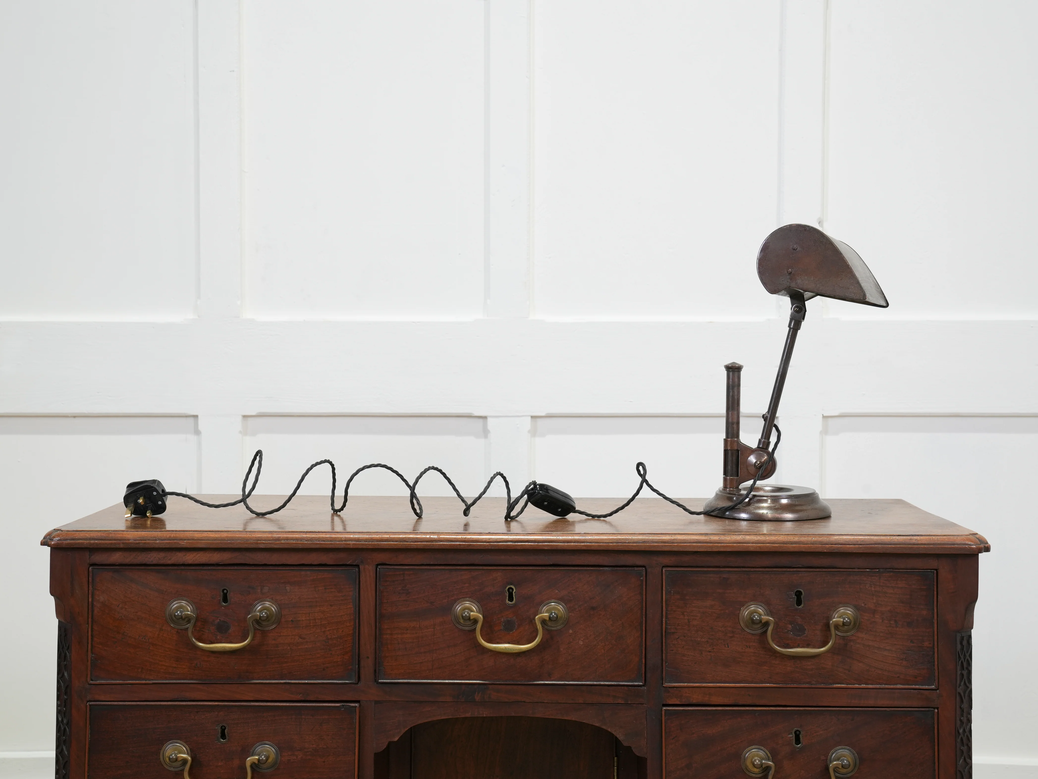 A 1930's Brass Bankers Lamp - Image 2