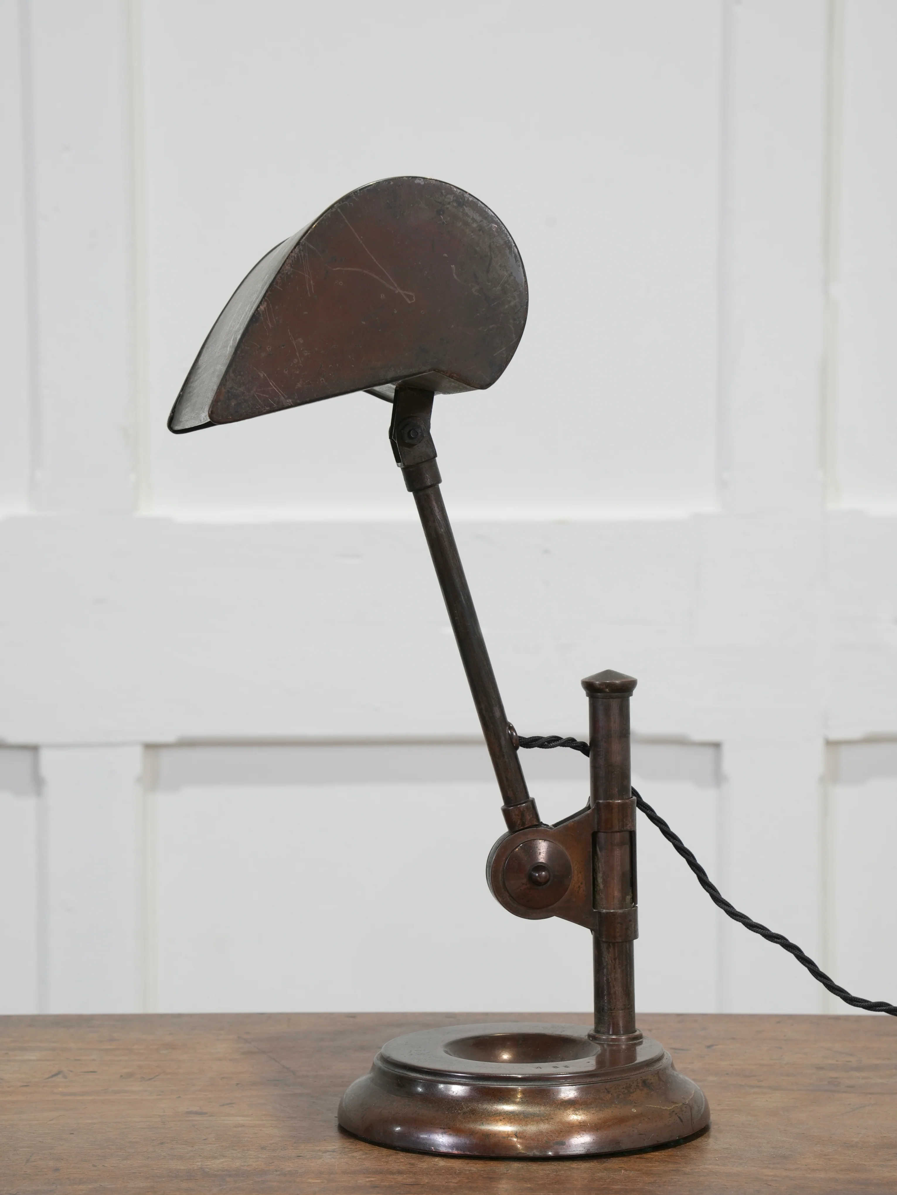 A 1930's Brass Bankers Lamp - Image 3