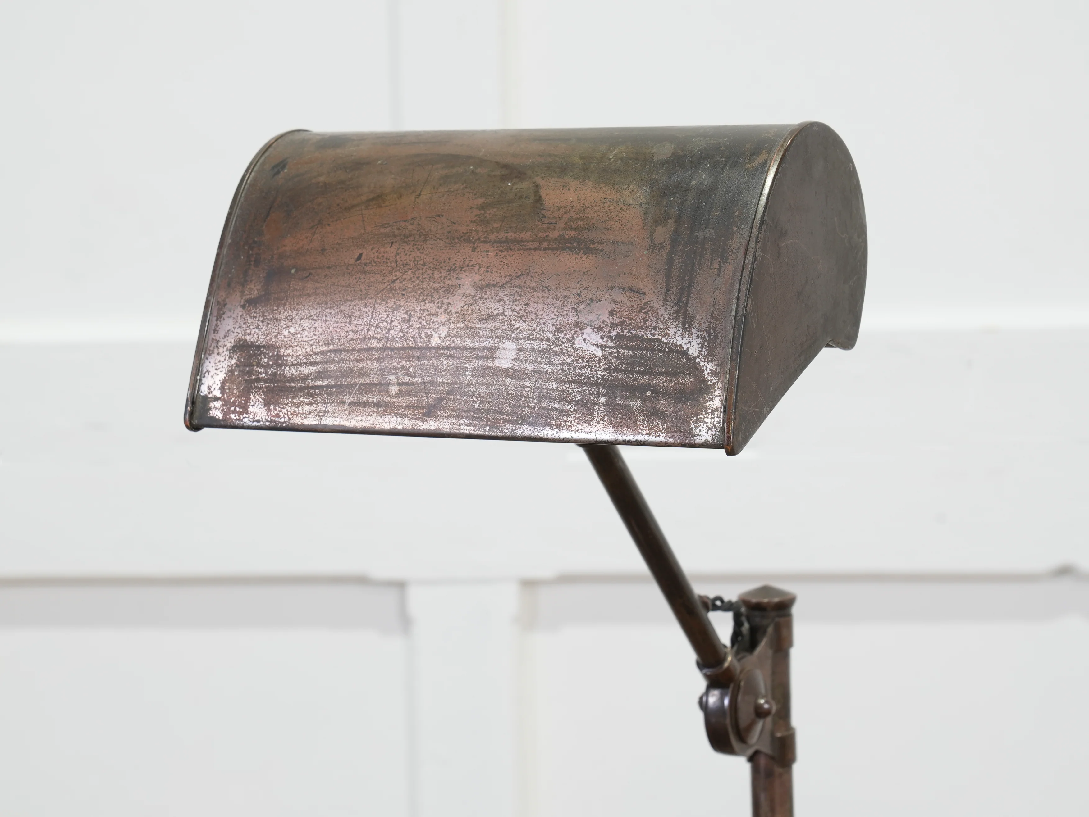 A 1930's Brass Bankers Lamp - Image 8