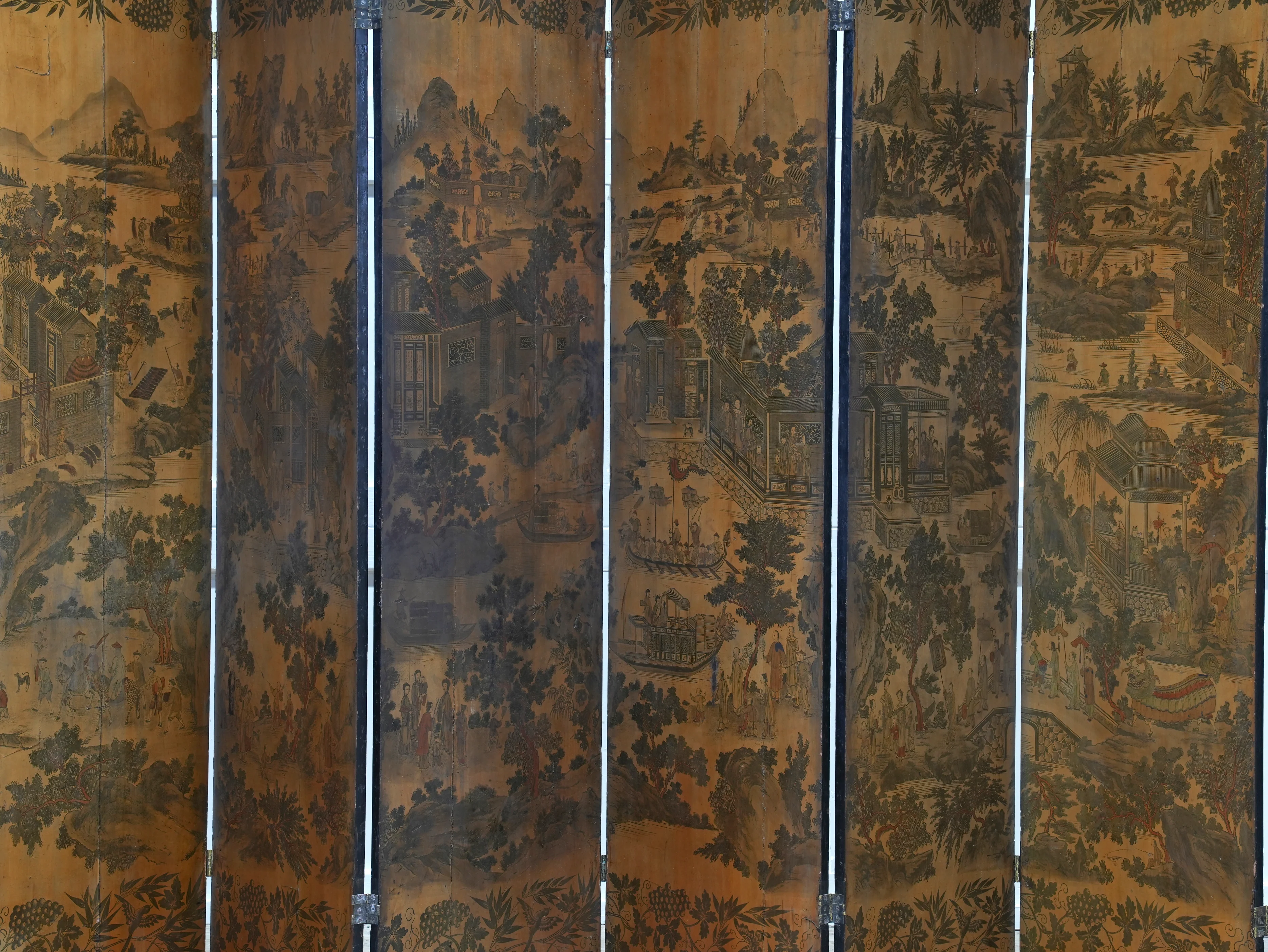 A Regency Eight-Fold Lacquered Room Screen - Image 7