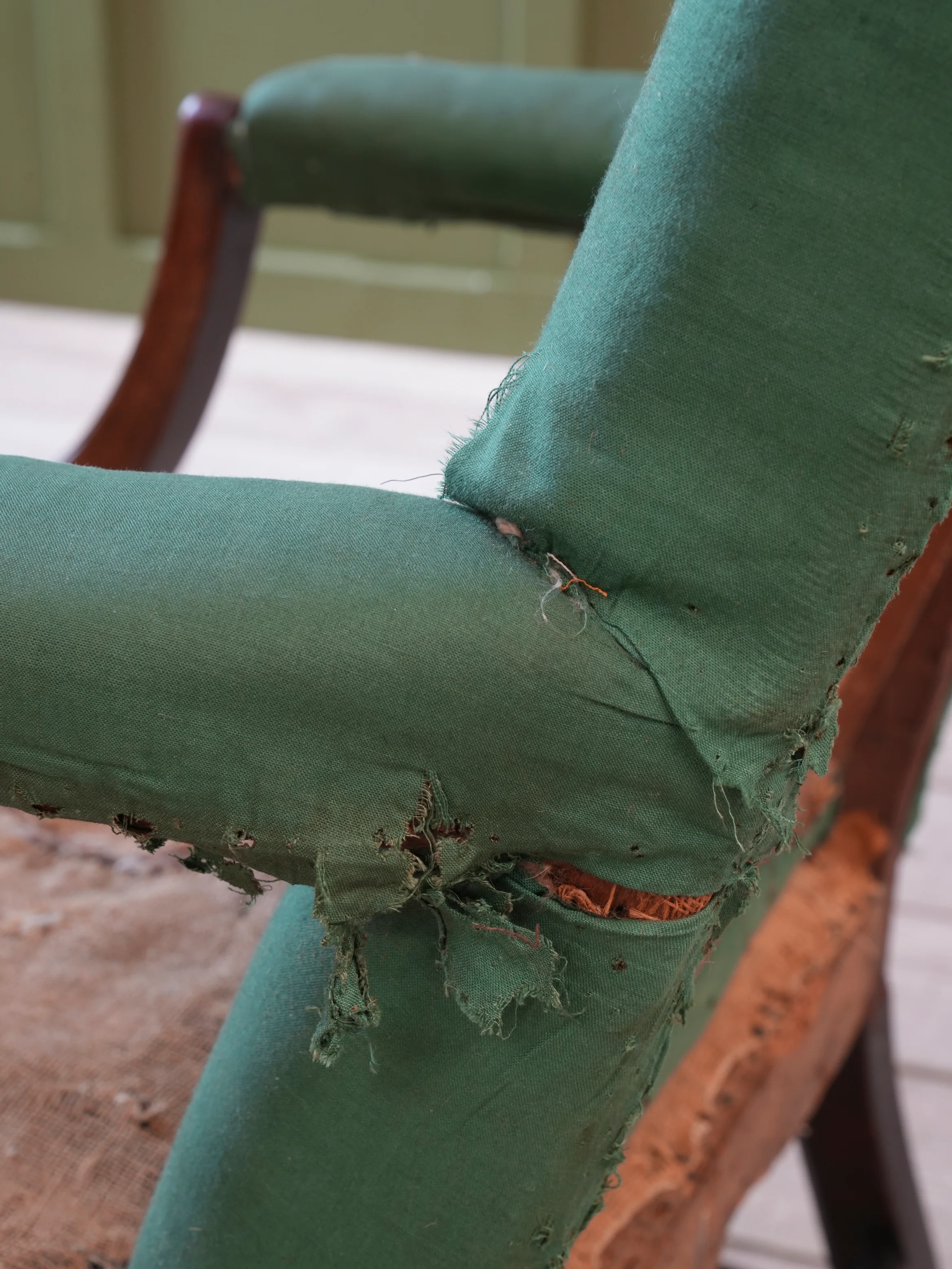 A George III Mahogany Gainsborough Armchair - Image 12