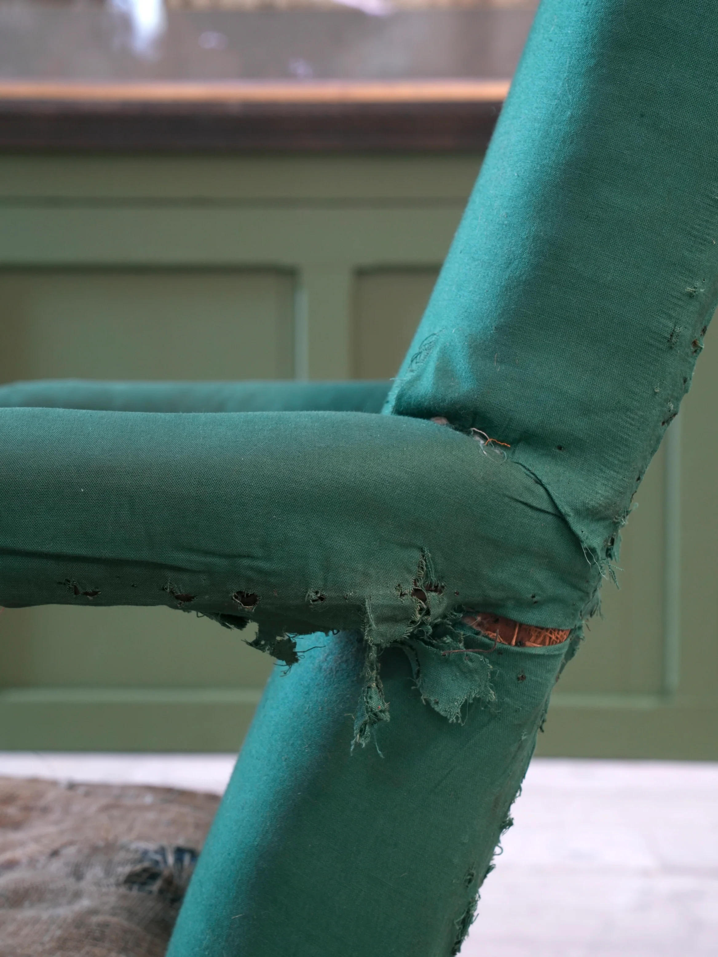 A George III Mahogany Gainsborough Armchair - Image 9