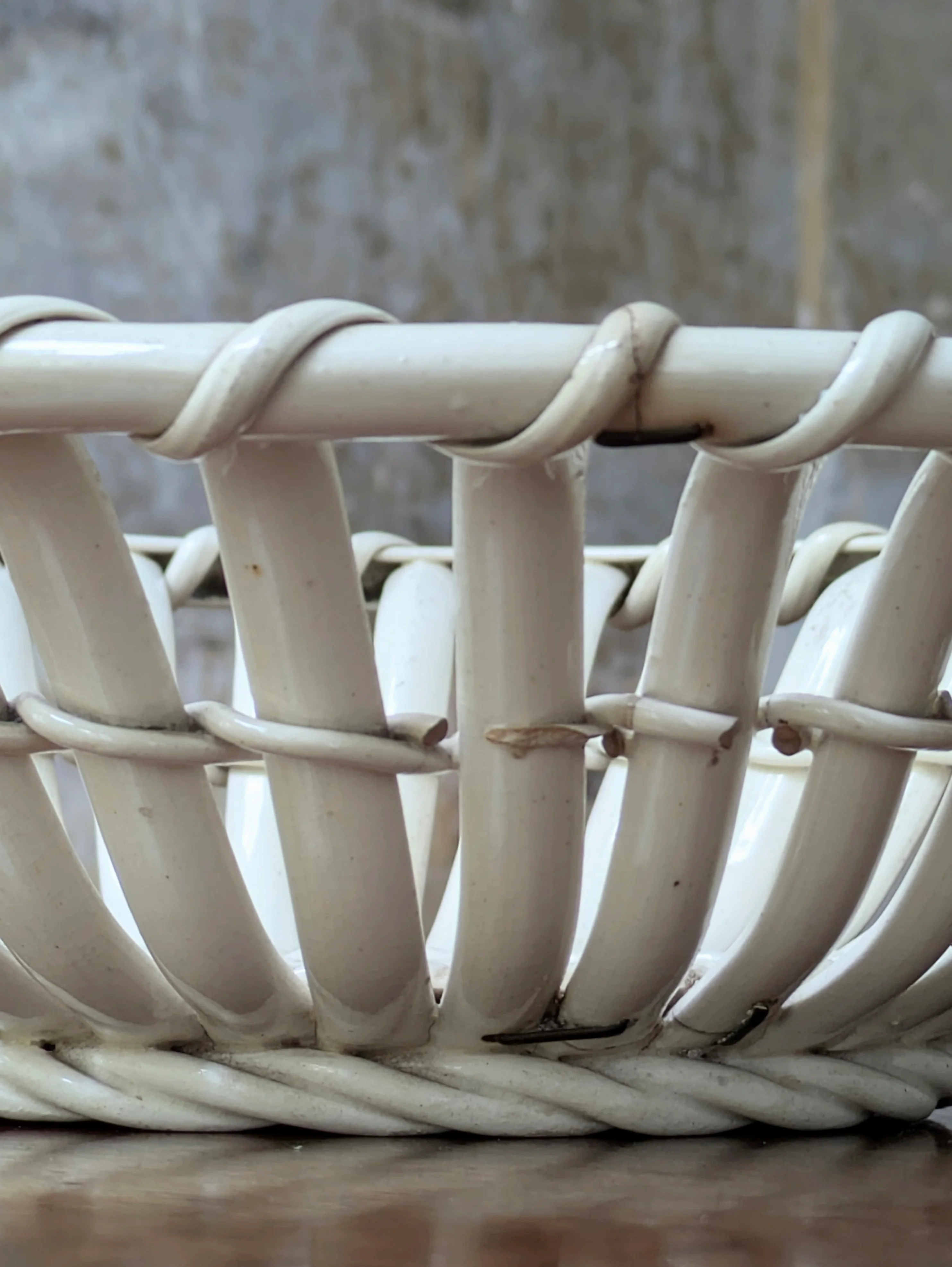 An 18th Century Wedgwood Creamware Lattice Basket - Image 4