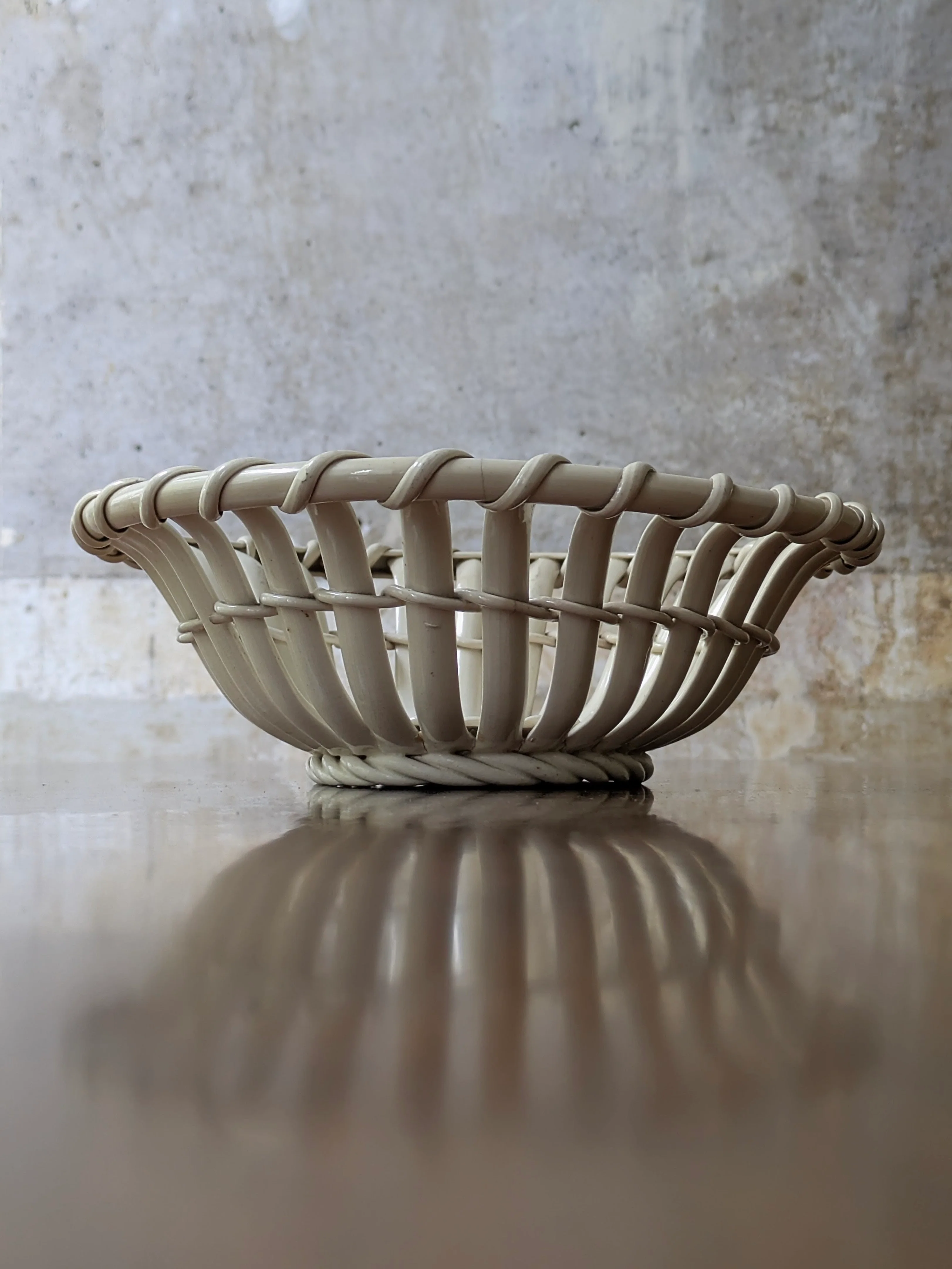 An 18th Century Wedgwood Creamware Lattice Basket - Image 9