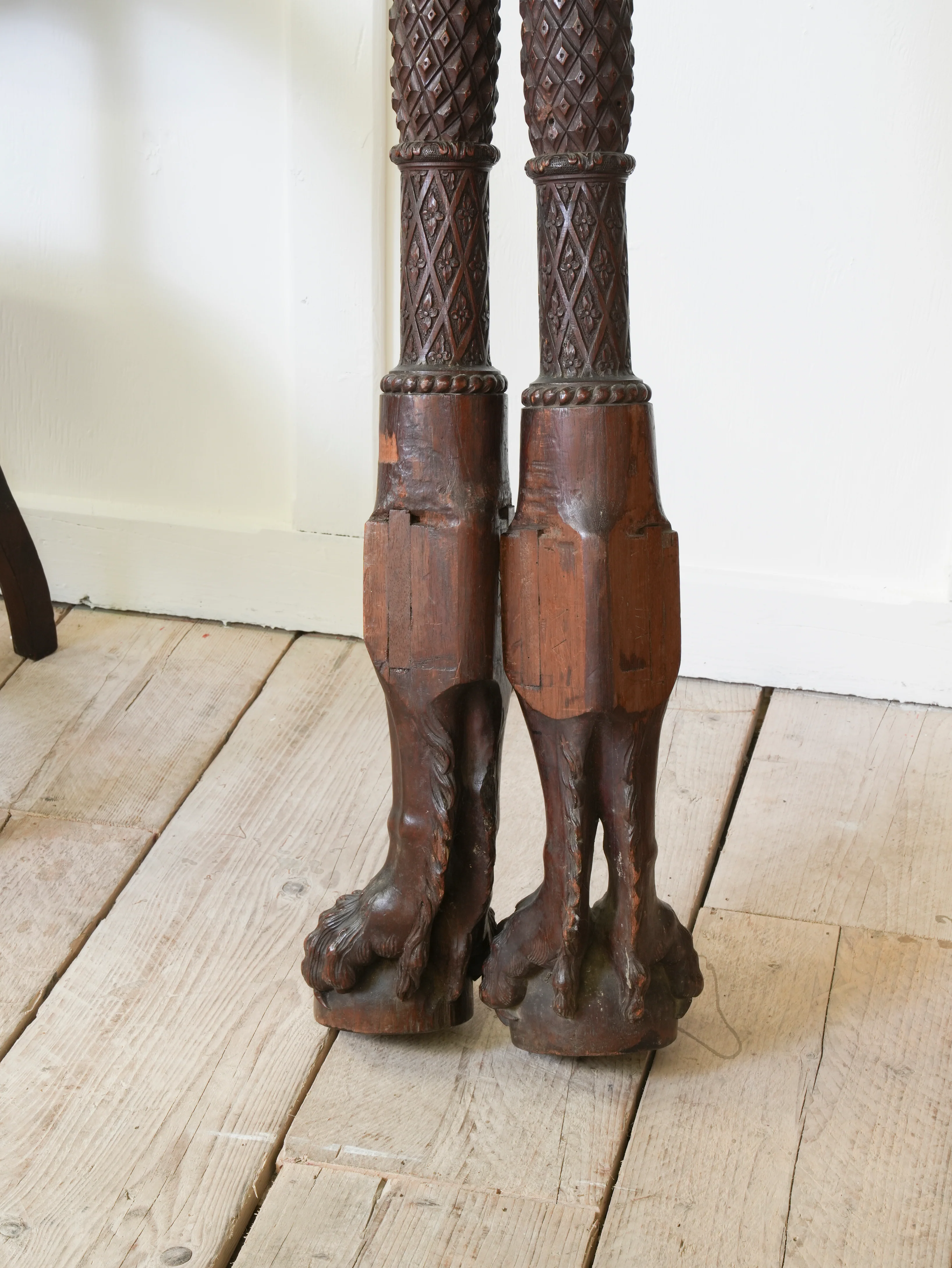 An Outstanding Pair of 18th Century Mahogany Bedposts - Image 11