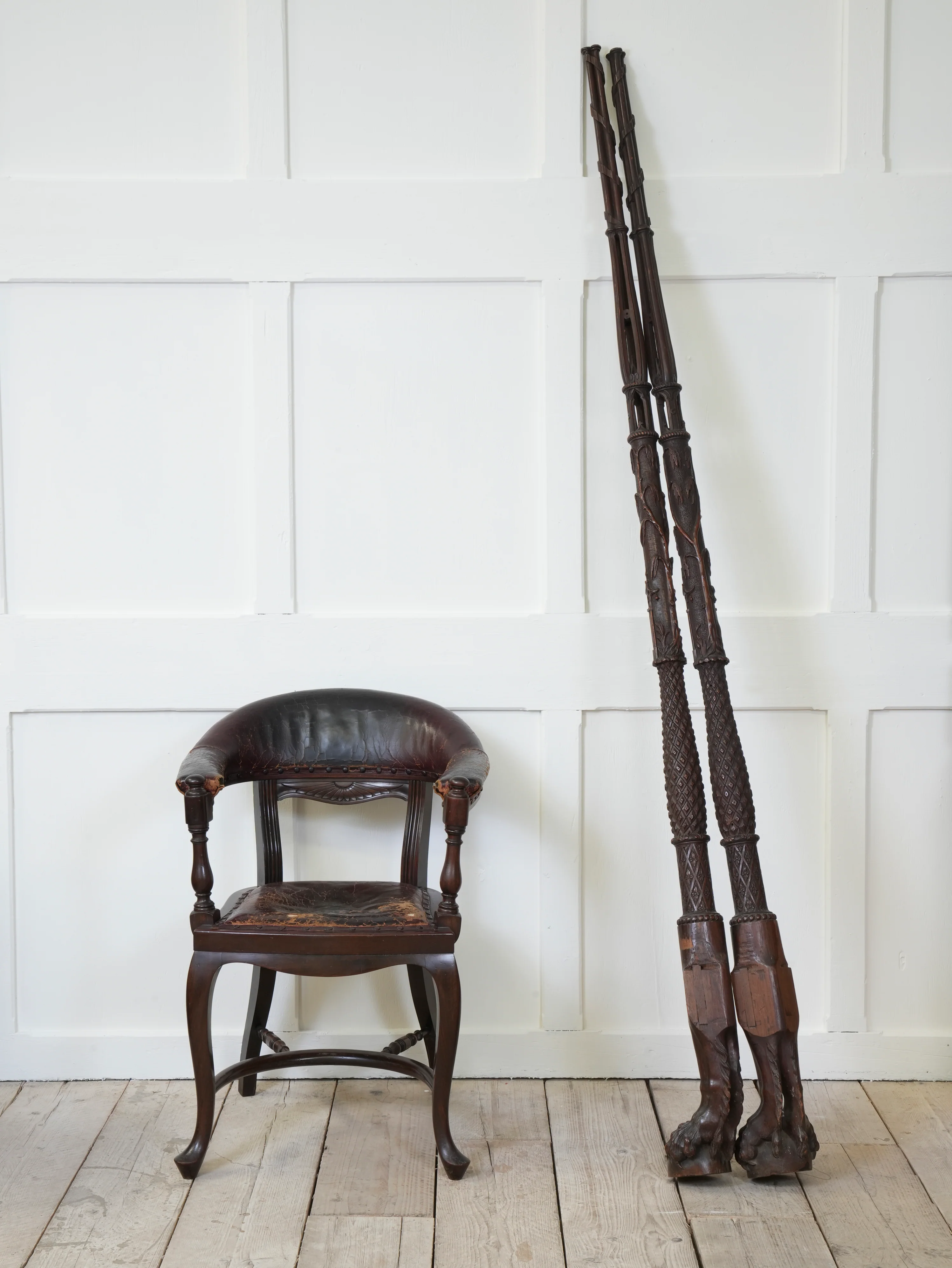 An Outstanding Pair of 18th Century Mahogany Bedposts - Image 12