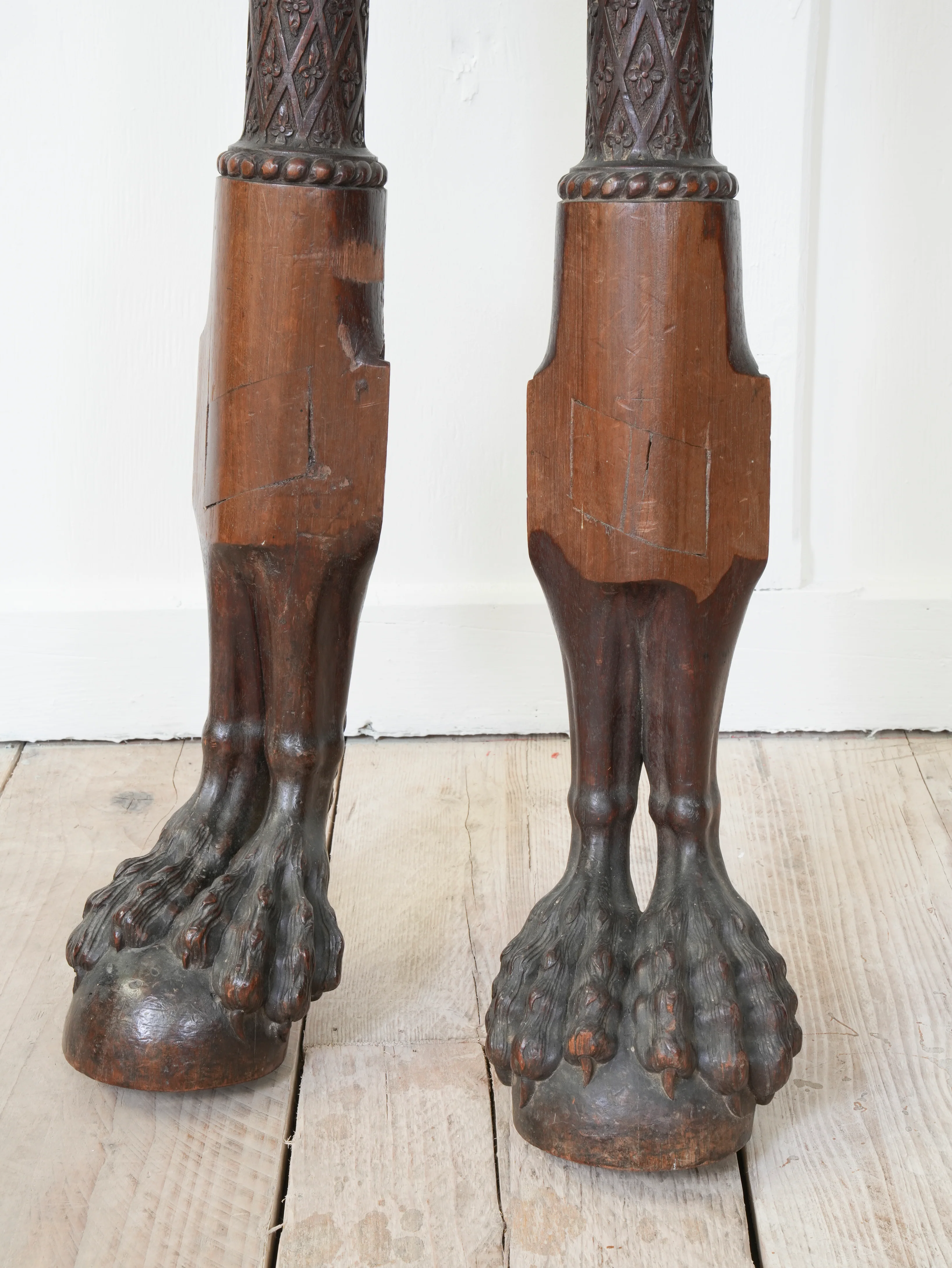 An Outstanding Pair of 18th Century Mahogany Bedposts - Image 5