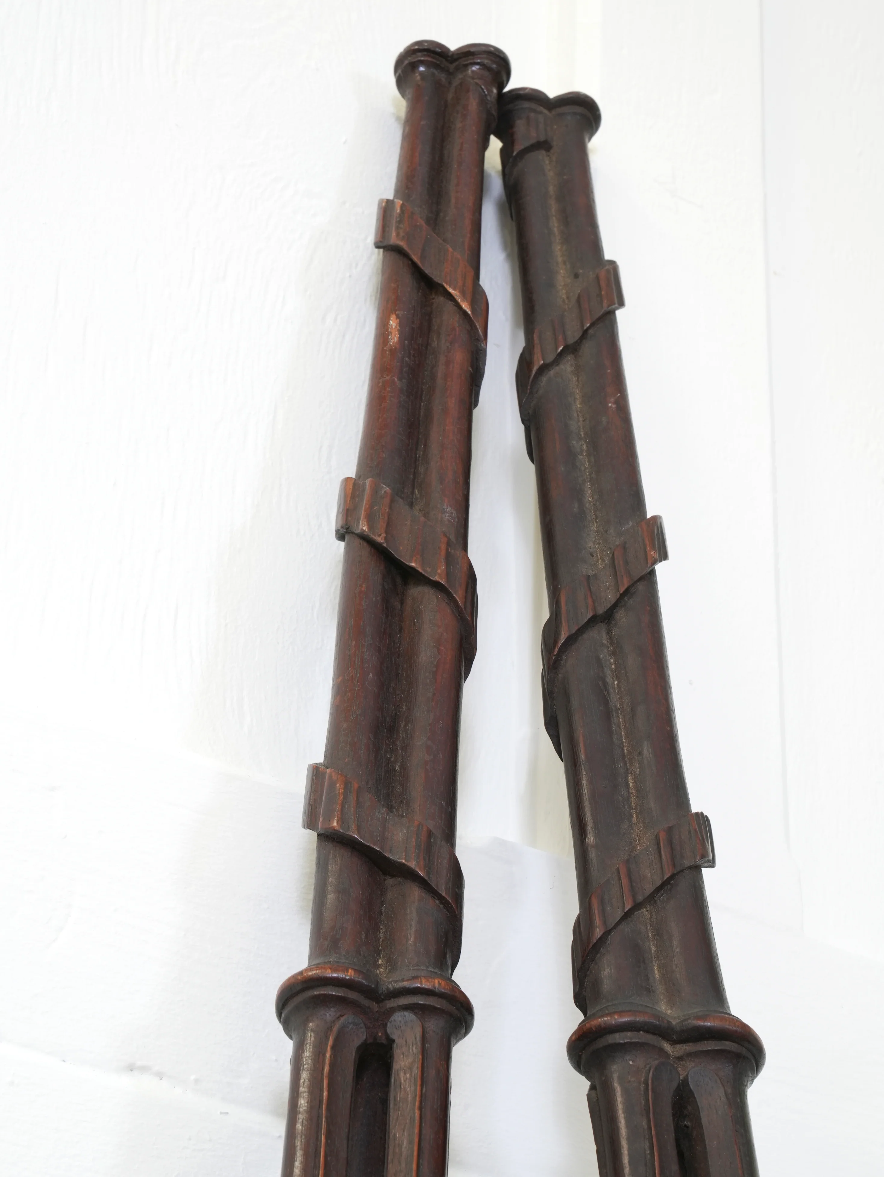 An Outstanding Pair of 18th Century Mahogany Bedposts - Image 8