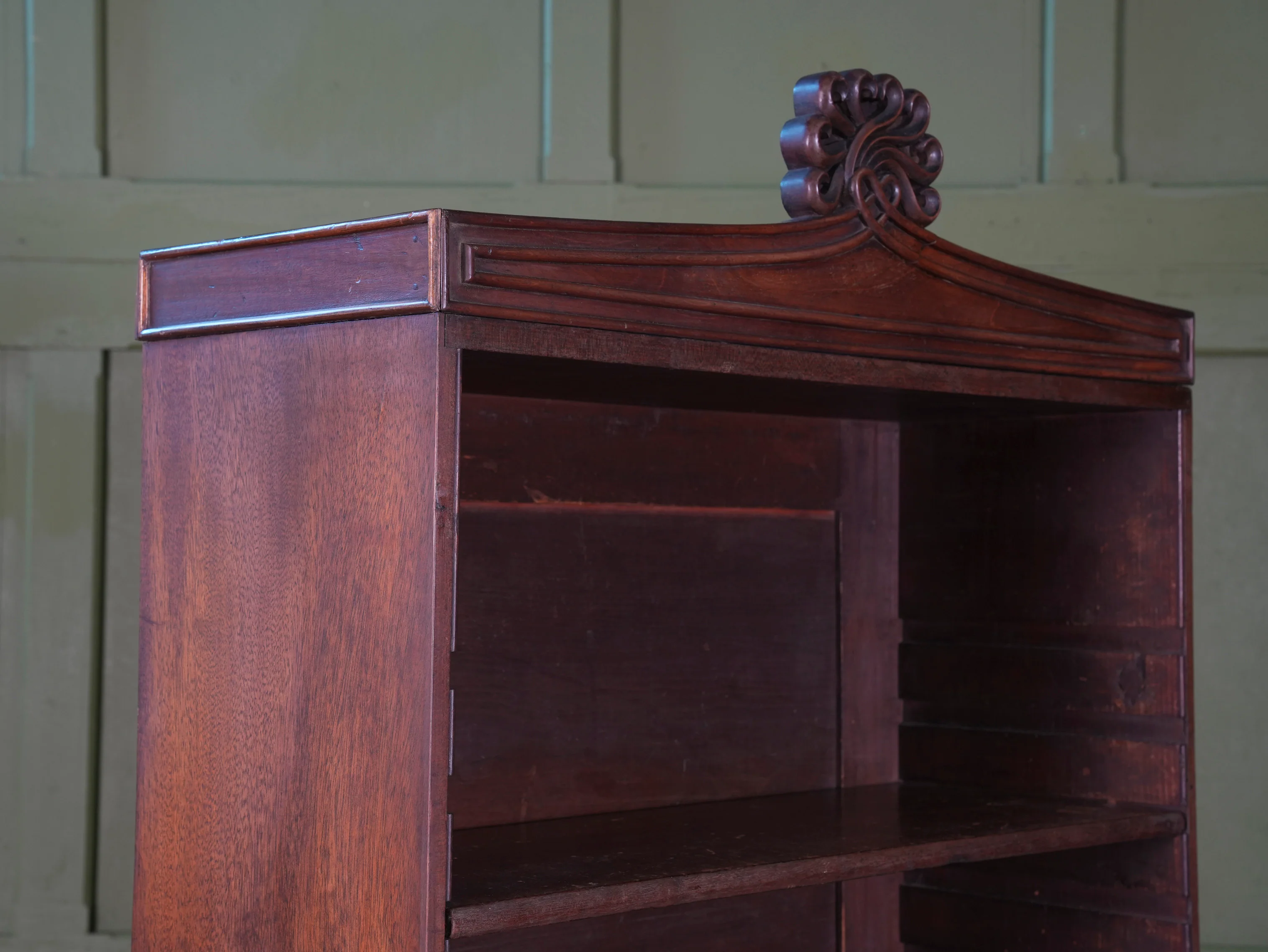 A Late Regency Mahogany Bookcase - Image 12