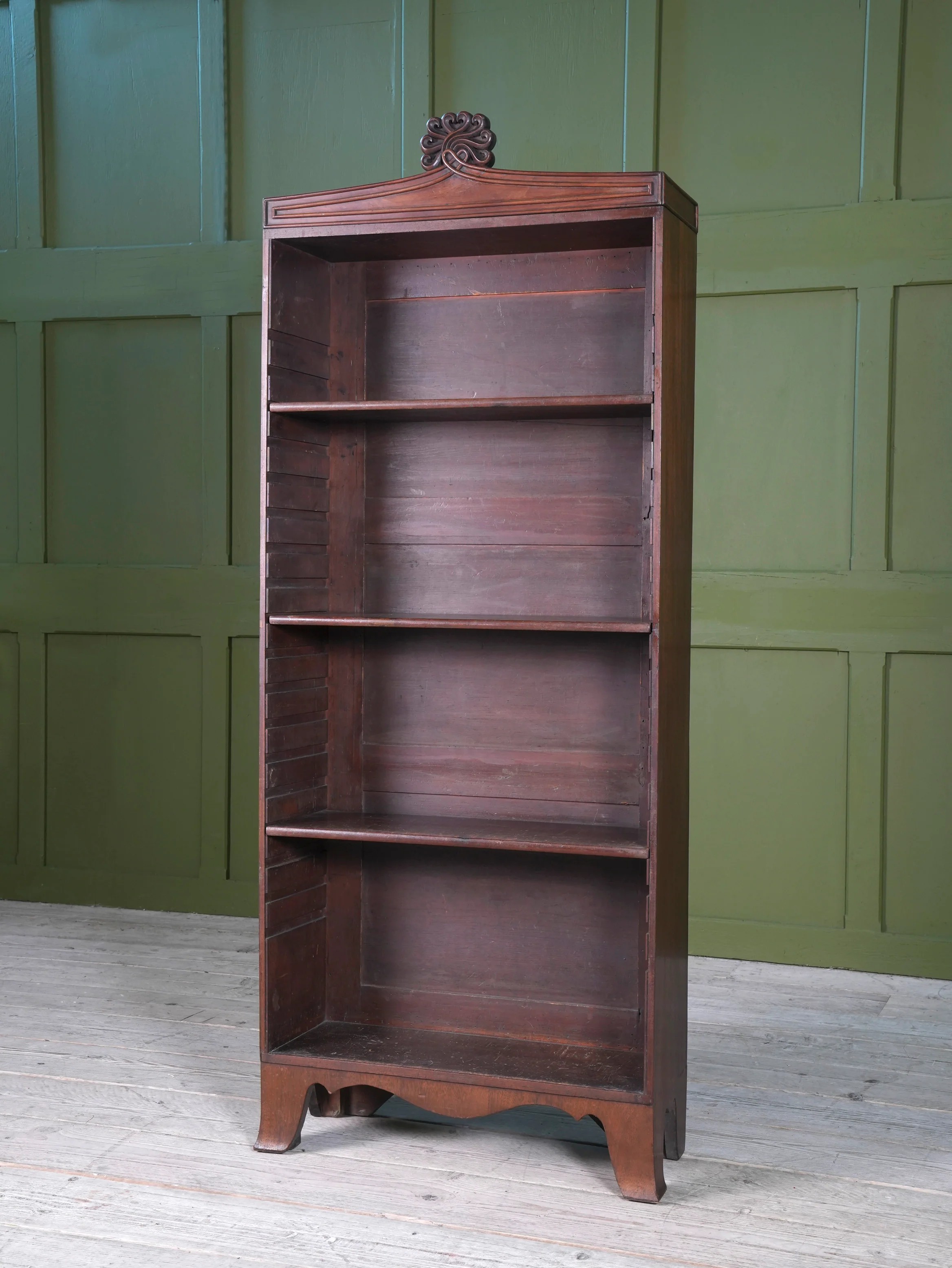 A Late Regency Mahogany Bookcase - Image 3