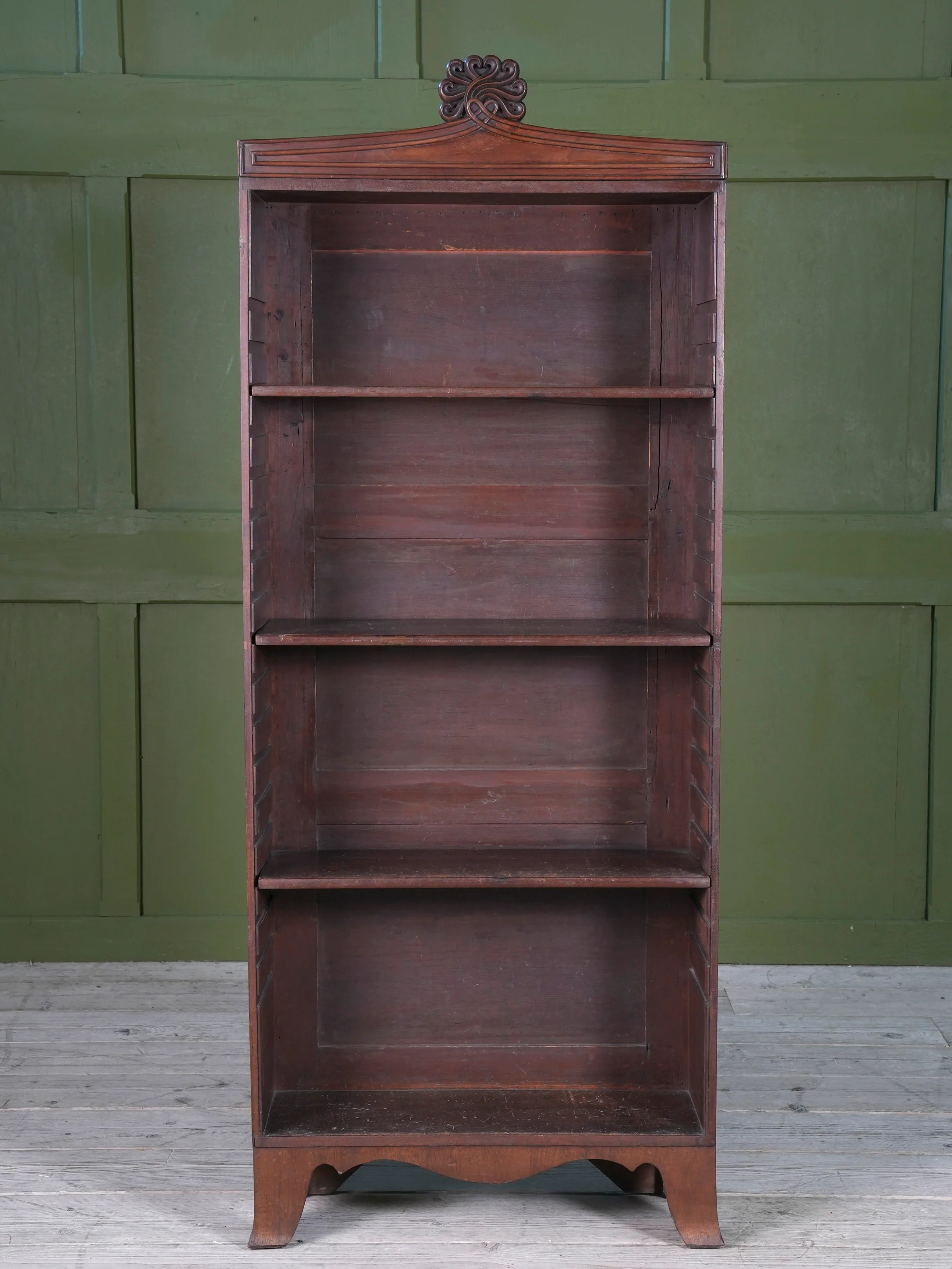 A Late Regency Mahogany Bookcase - Image 4