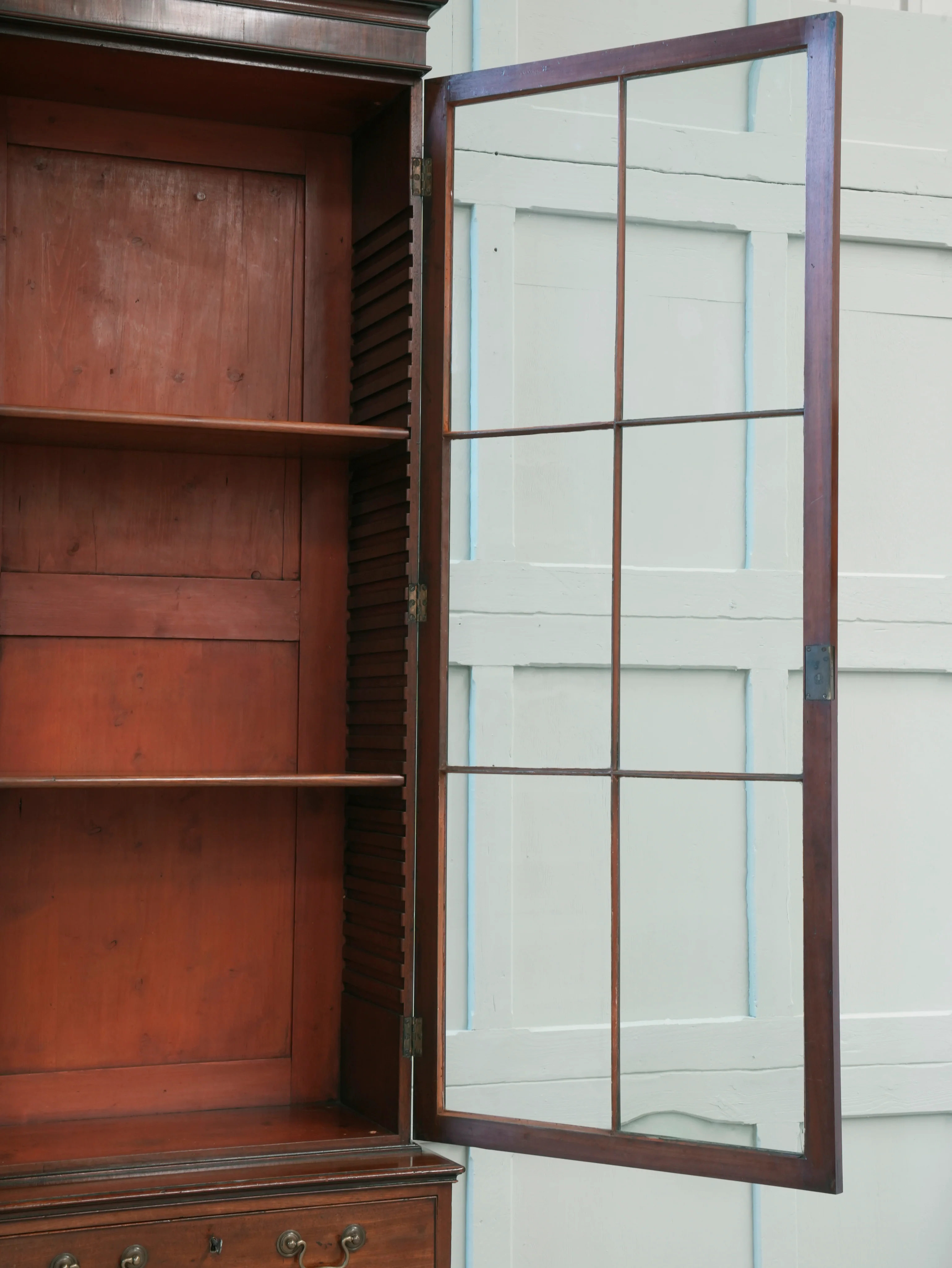 A Large George III Mahogany Breakfront Bookcase - Image 6