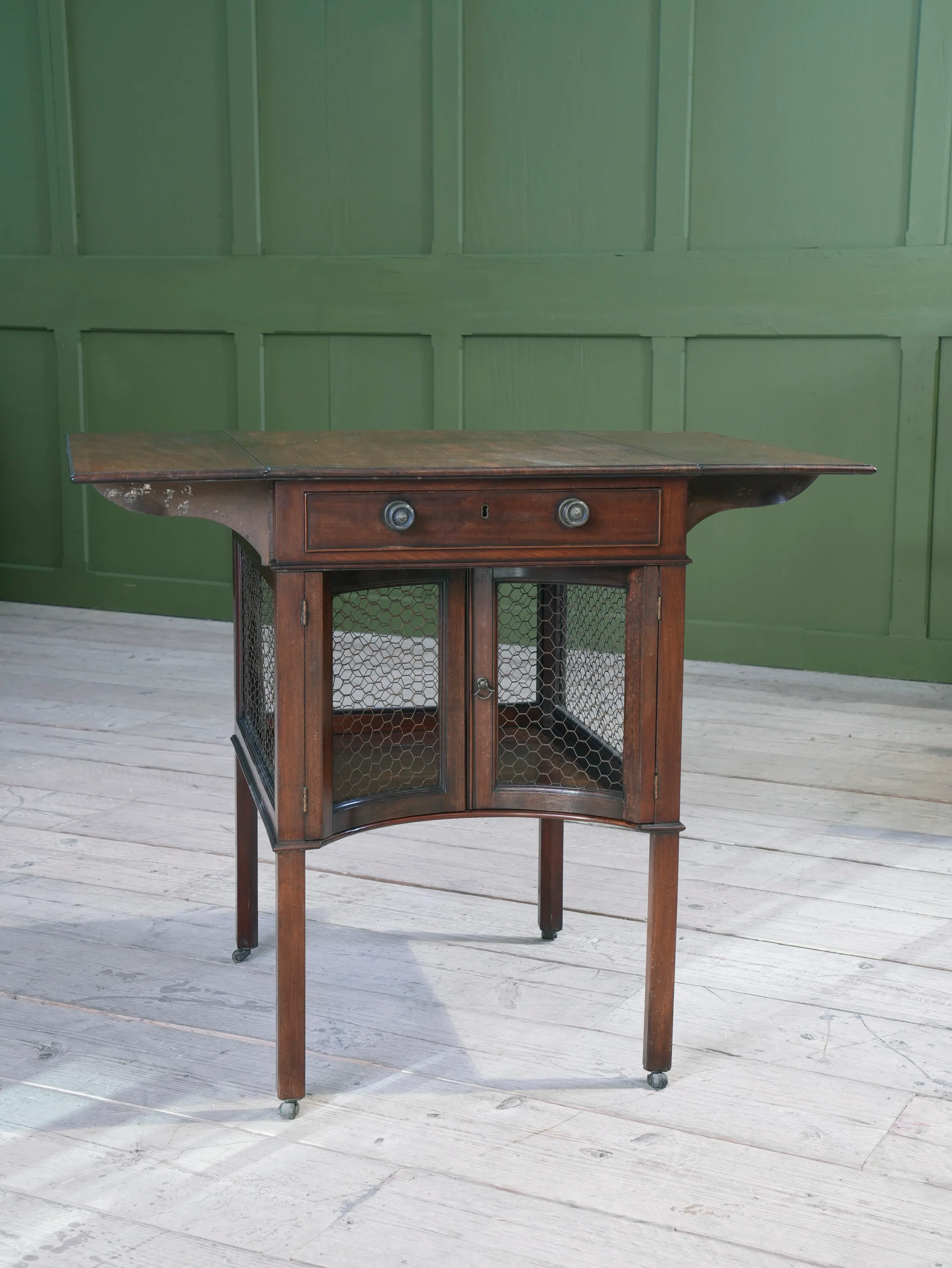 A Chippendale Period Pembroke Supper Table - Image 4