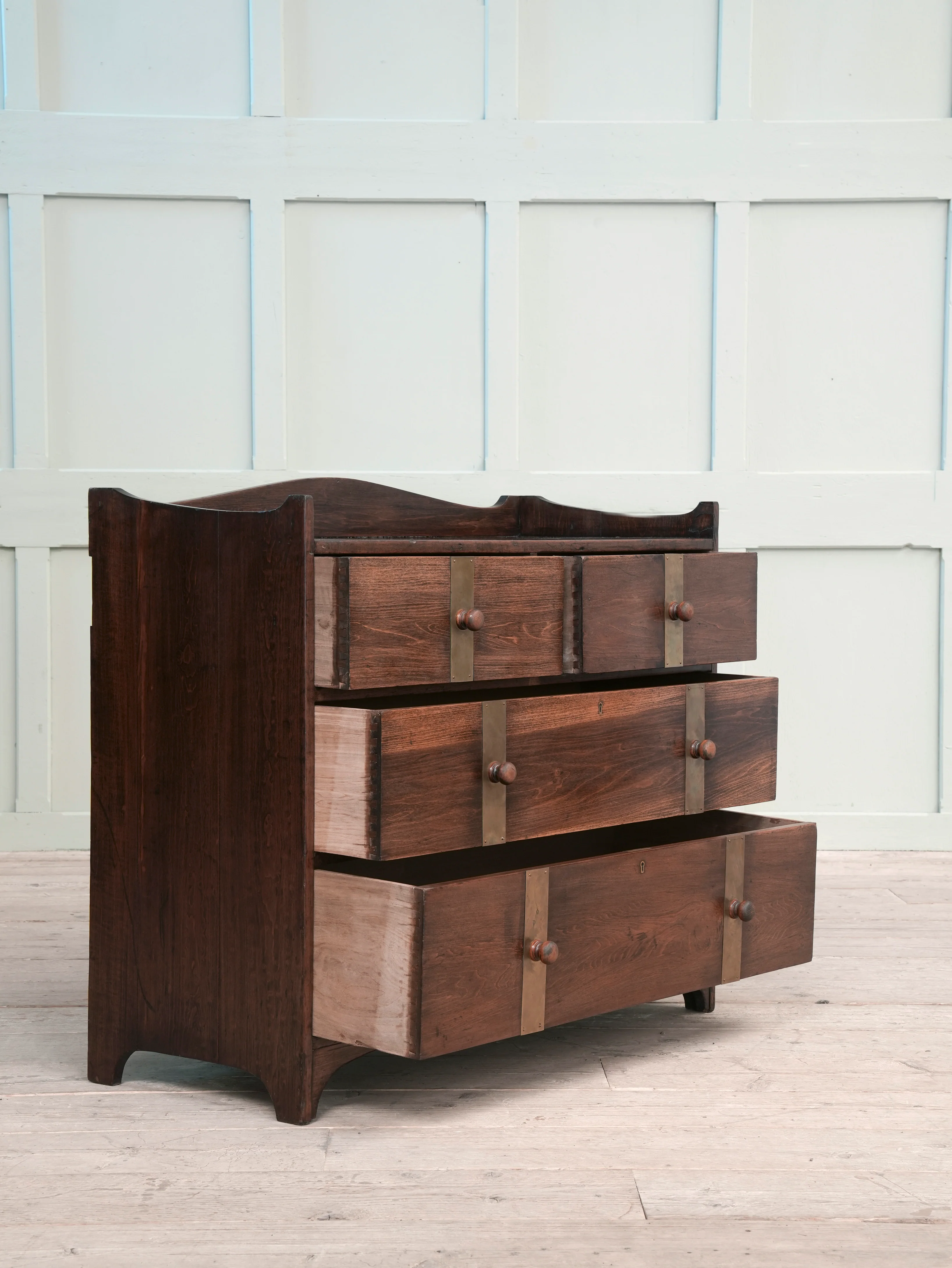Early 20th Century English Chest of Drawers - Image 3