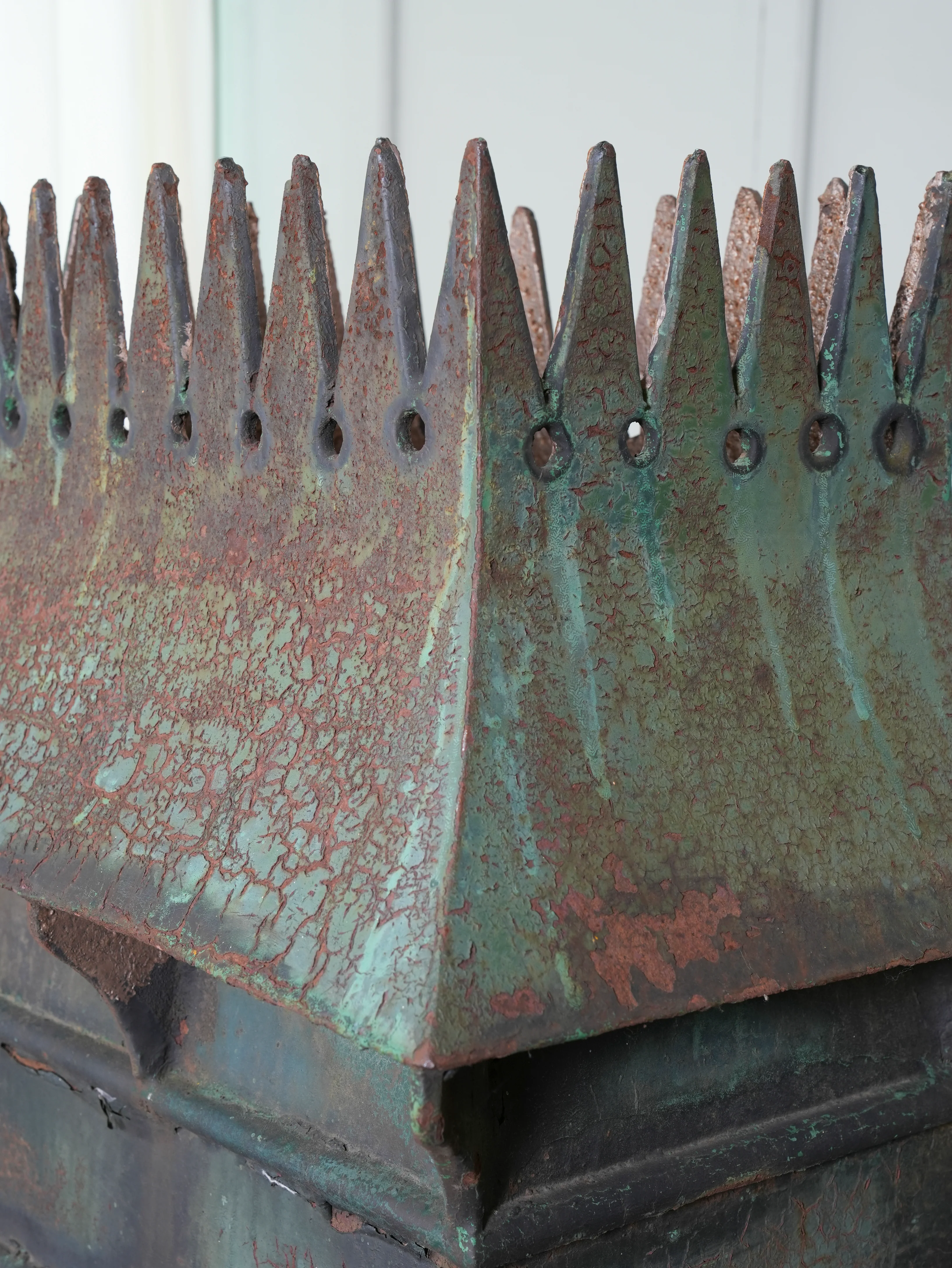 A 19th Century Cast Iron Chimney Vent - Image 4