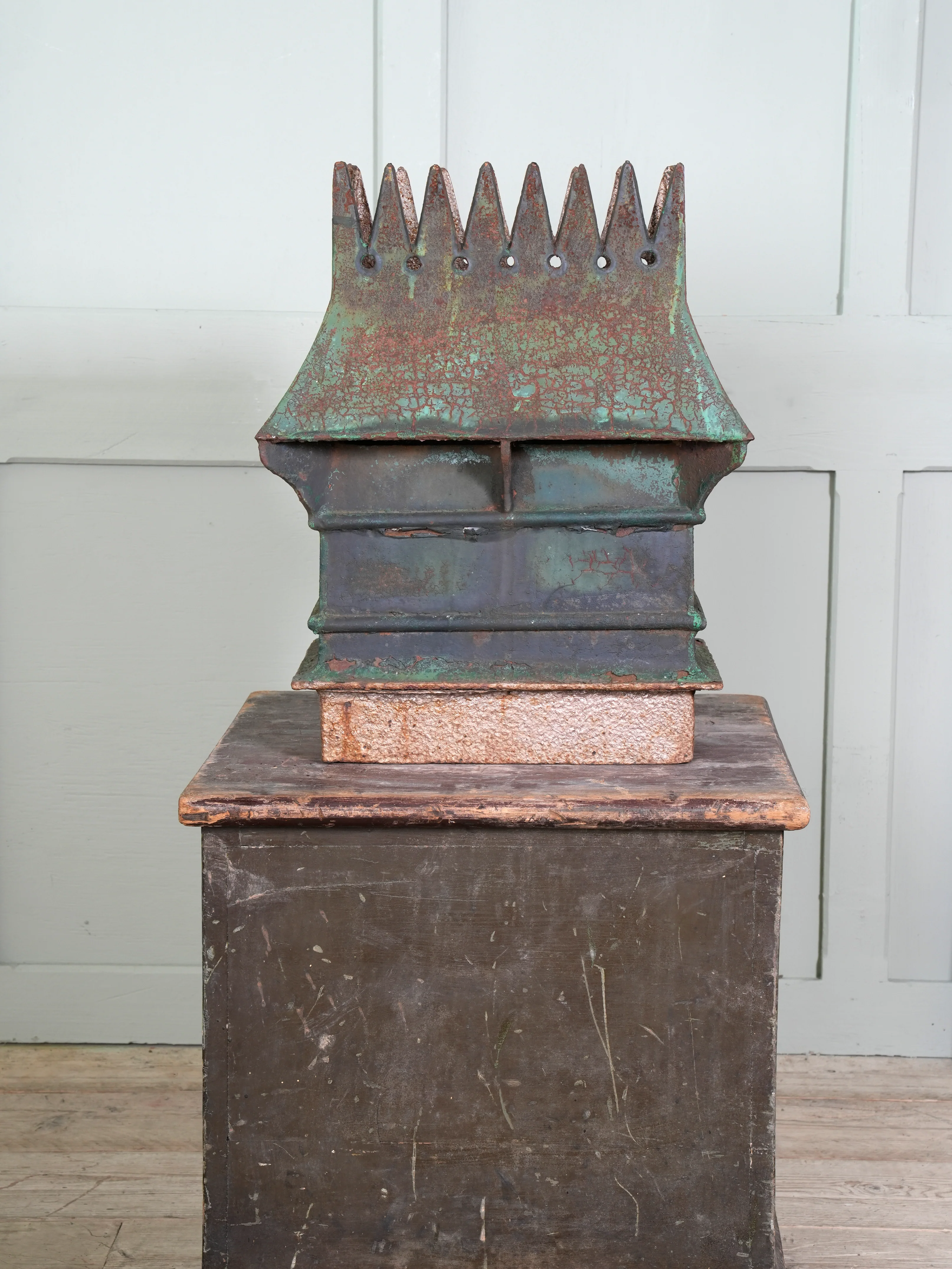 A 19th Century Cast Iron Chimney Vent - Image 7
