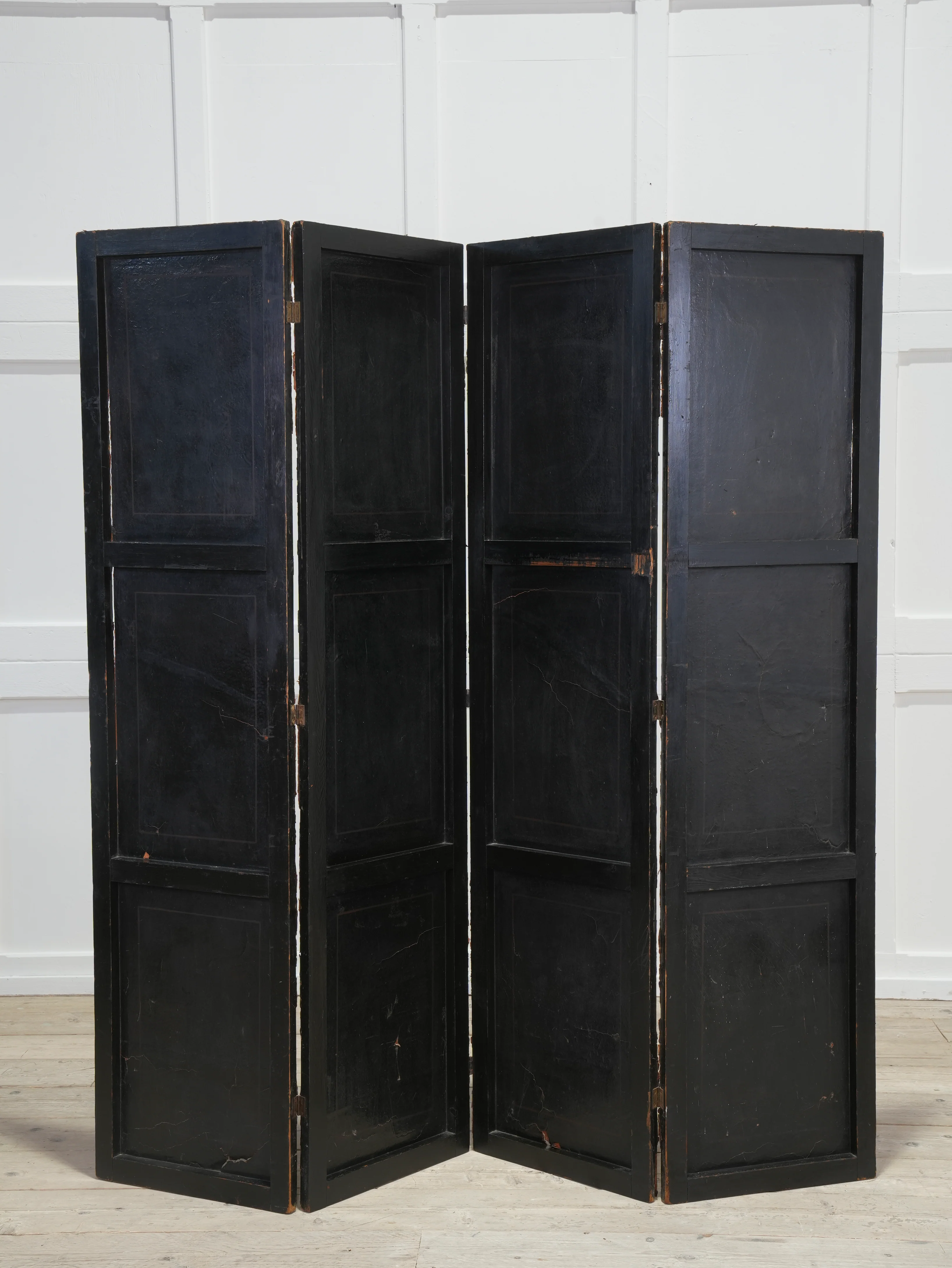 A 19th Century Leather Chinoiserie Room Screen - Image 14