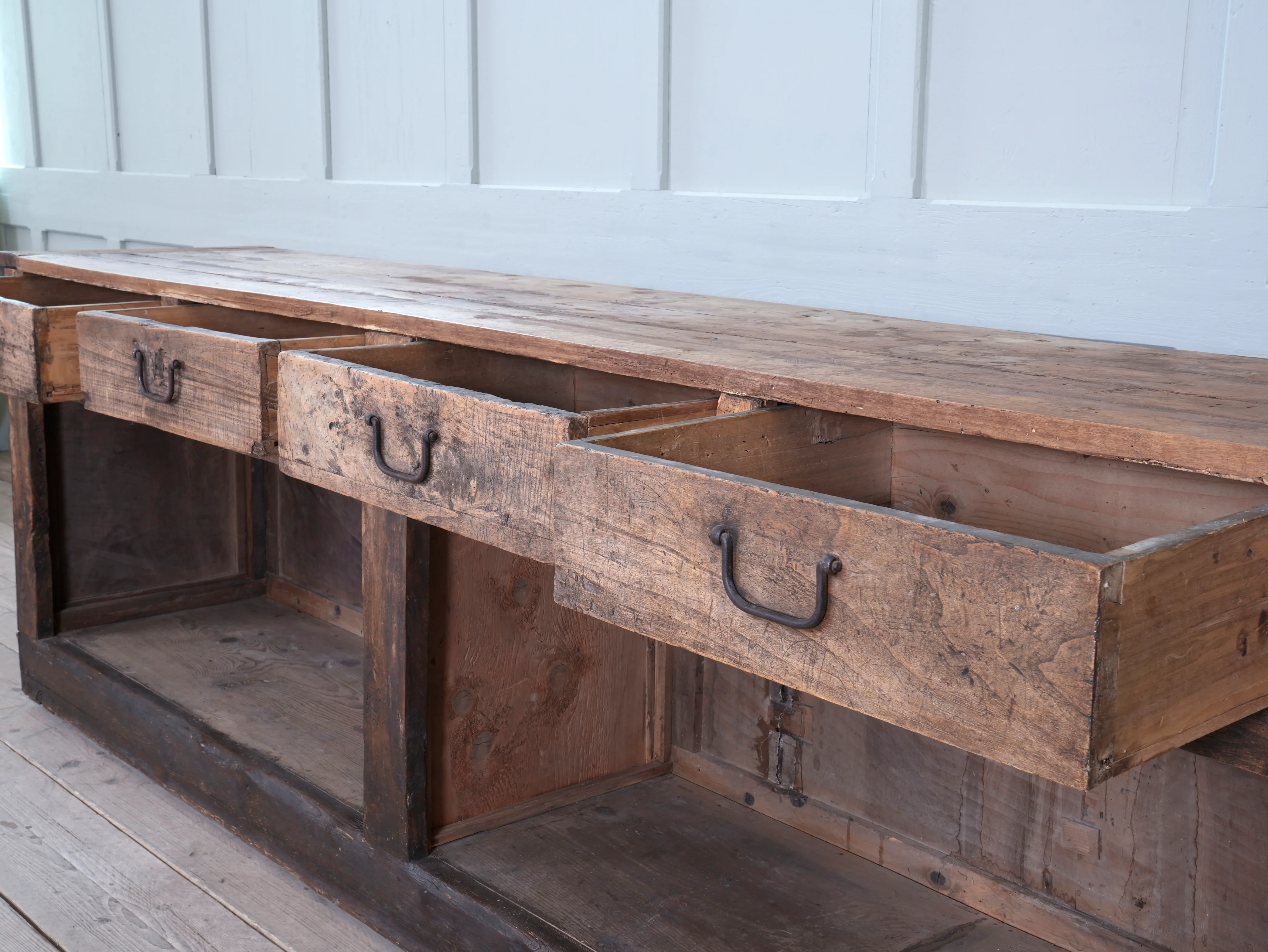 A 19th Century Italian Shop Counter - Image 10