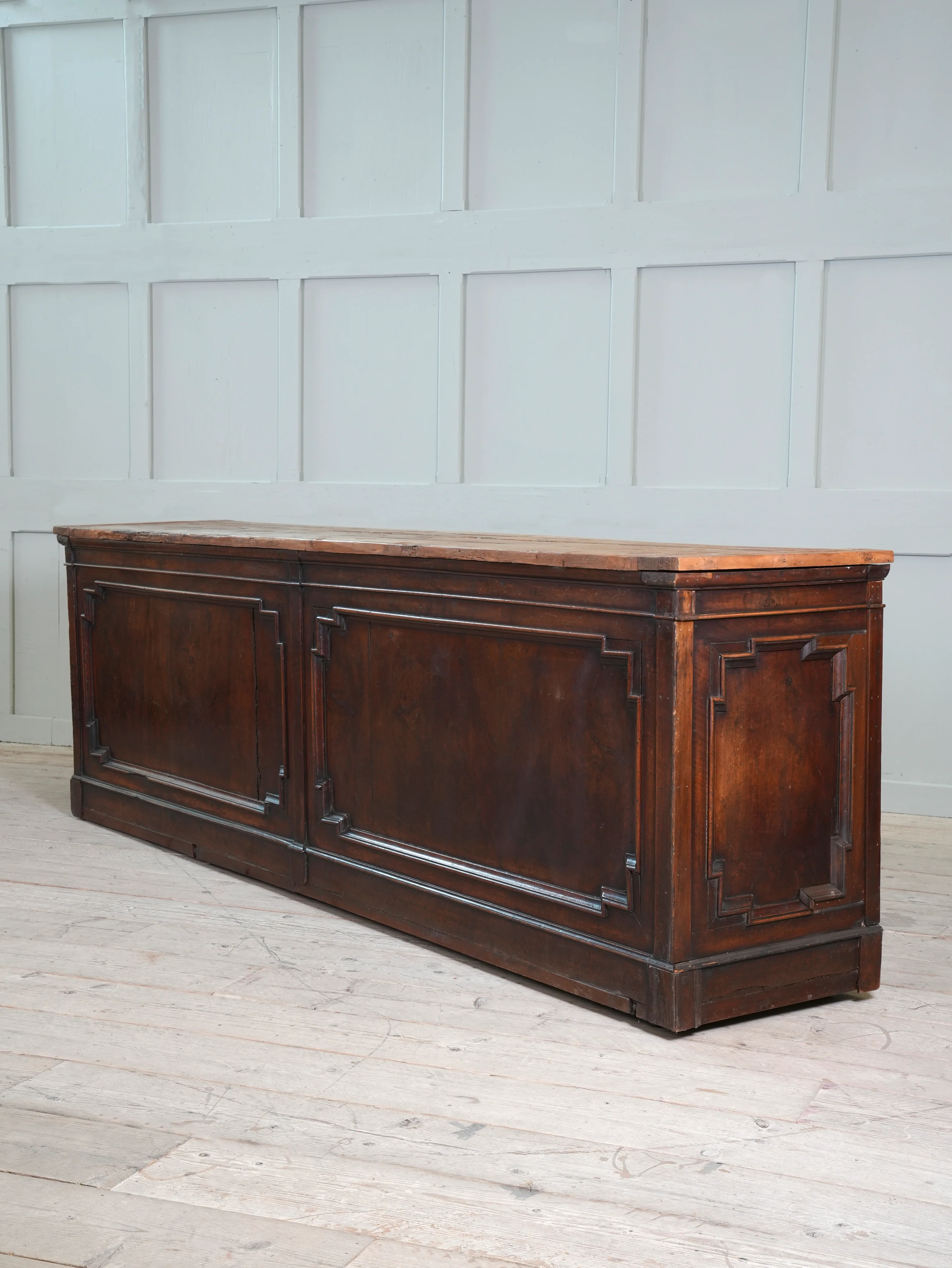 A 19th Century Italian Shop Counter - Image 18