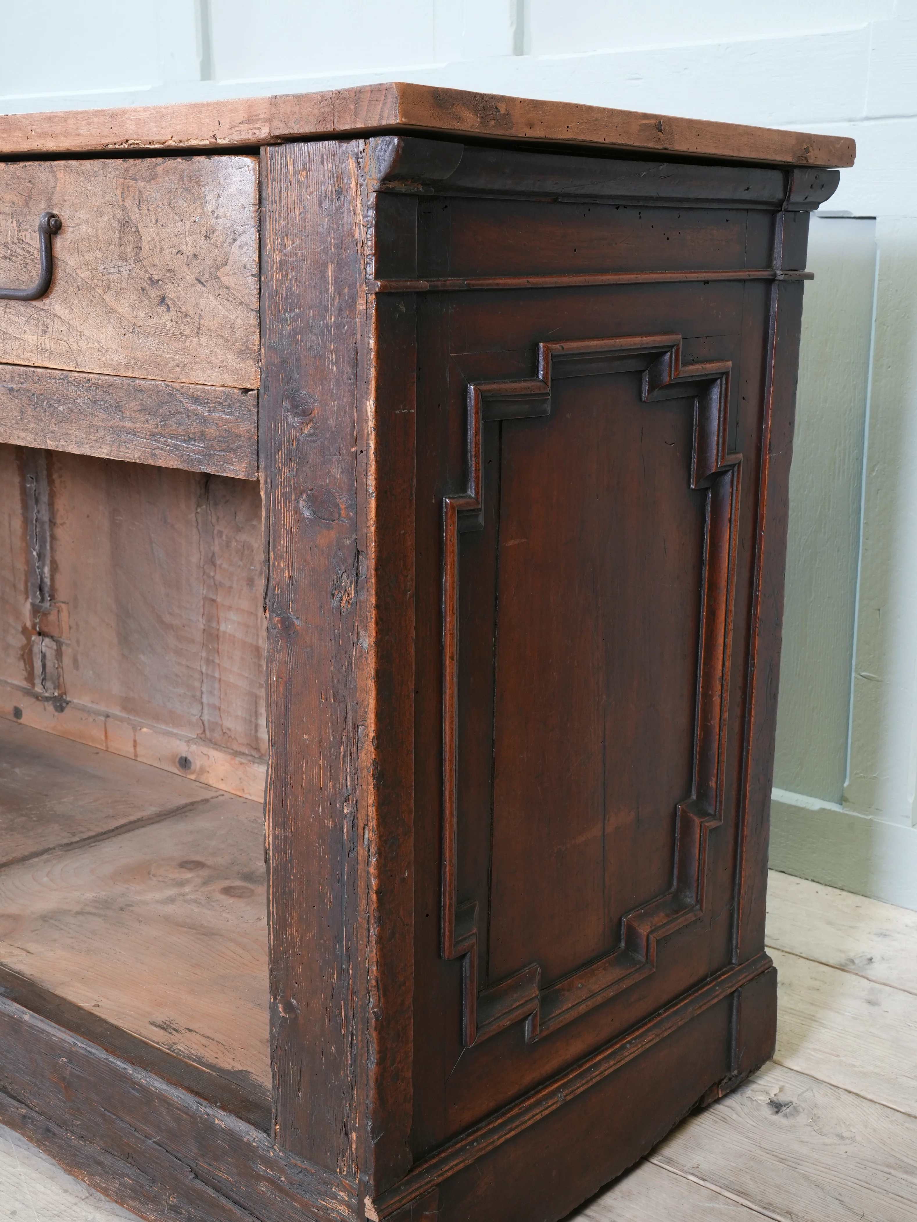 A 19th Century Italian Shop Counter - Image 9