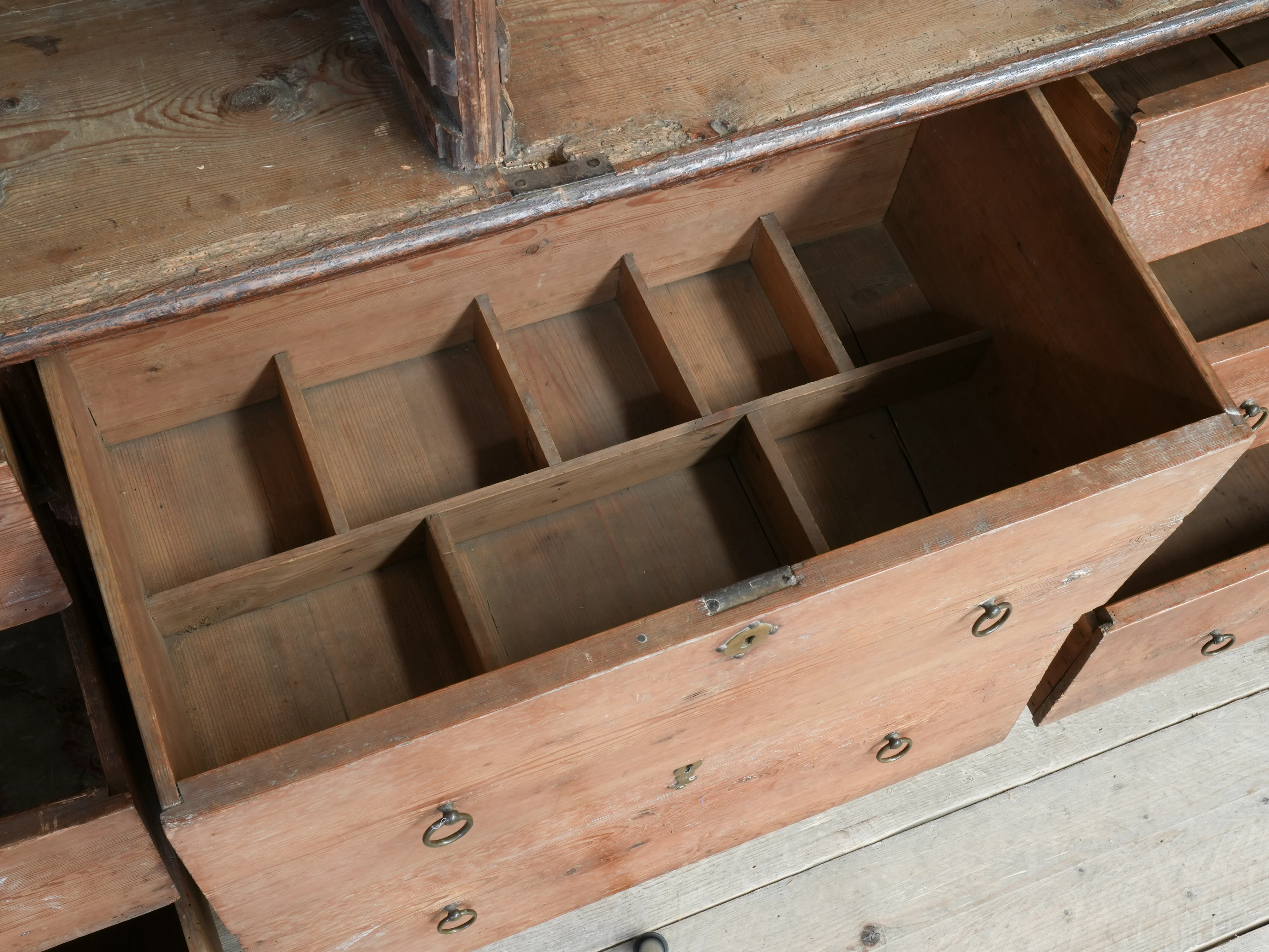 A George II Oak Housekeepers Cupboard - Image 14