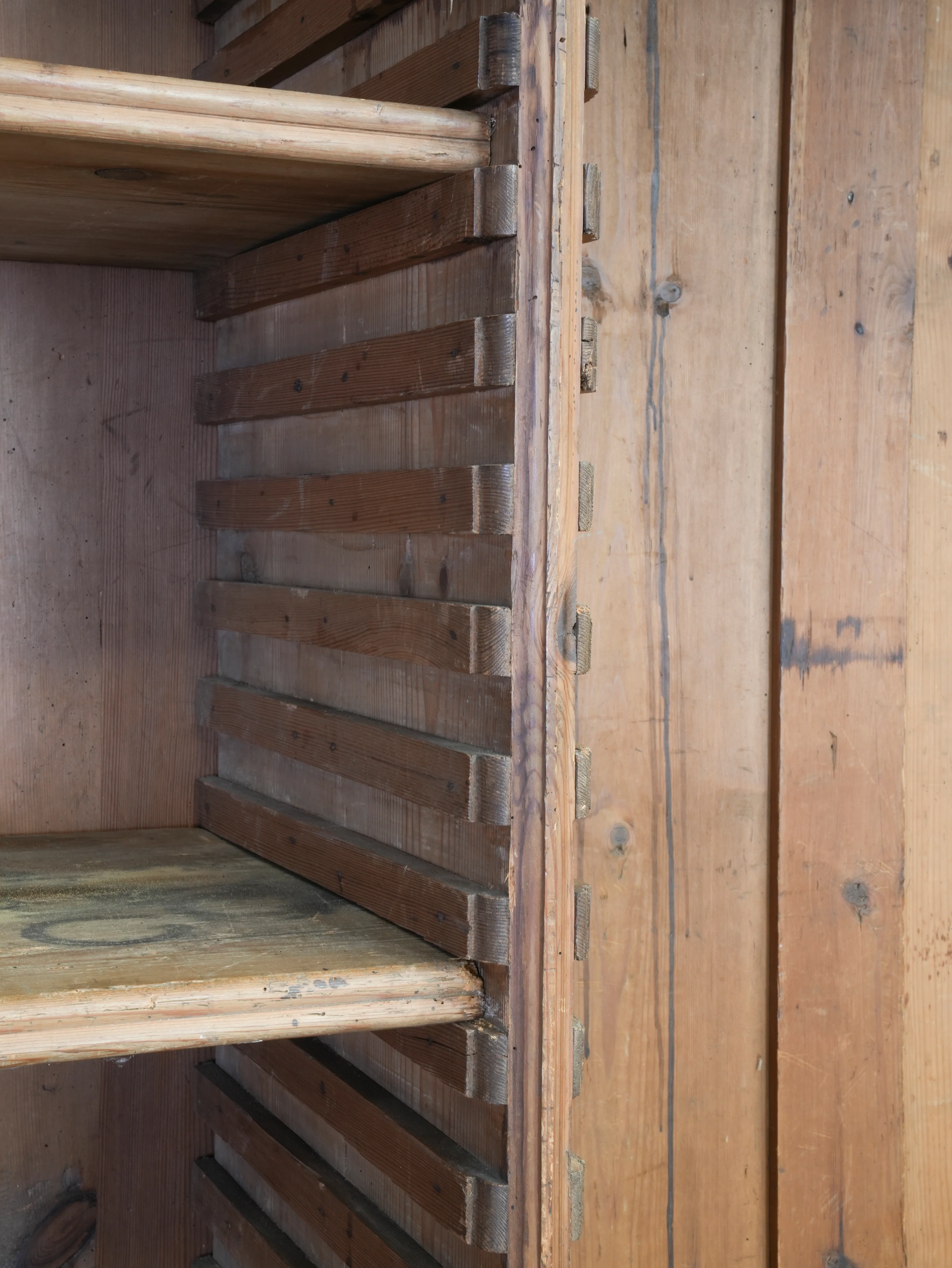 A George II Oak Housekeepers Cupboard - Image 15