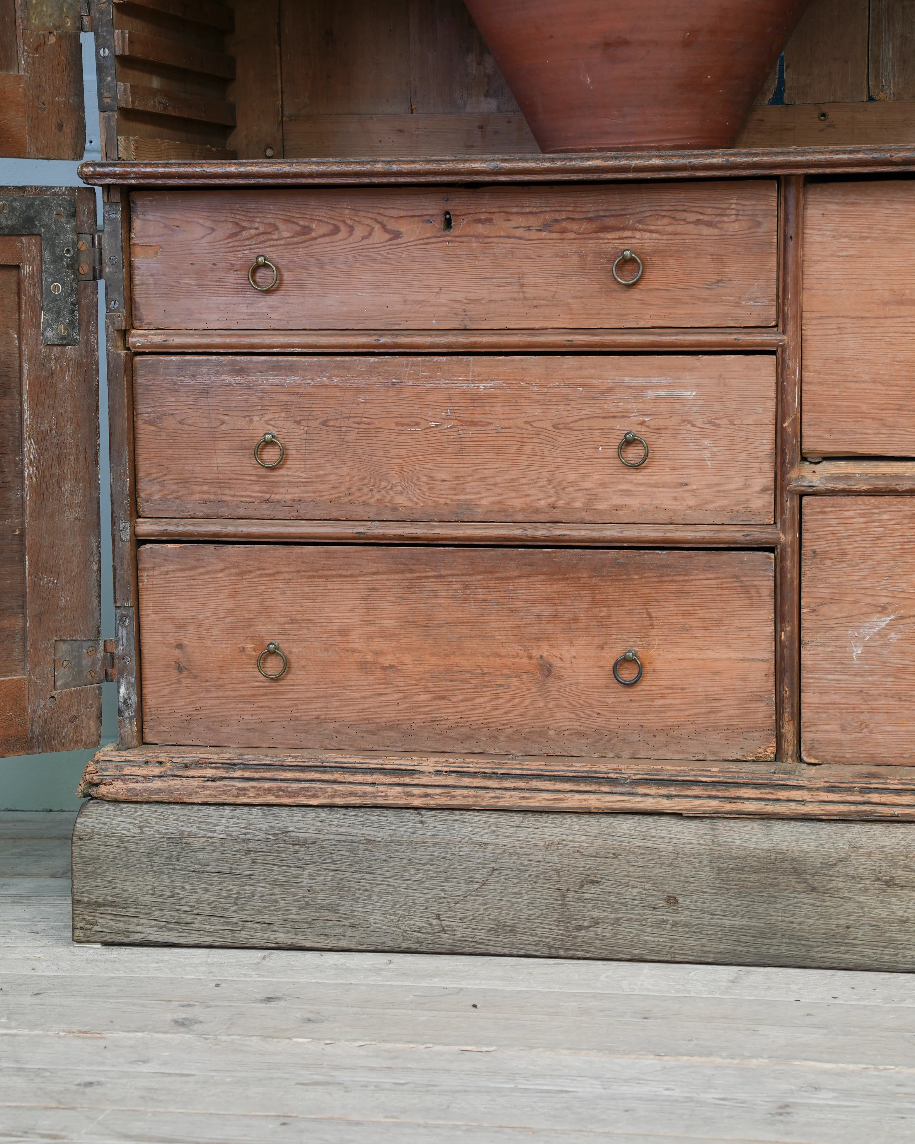 A George II Oak Housekeepers Cupboard - Image 19
