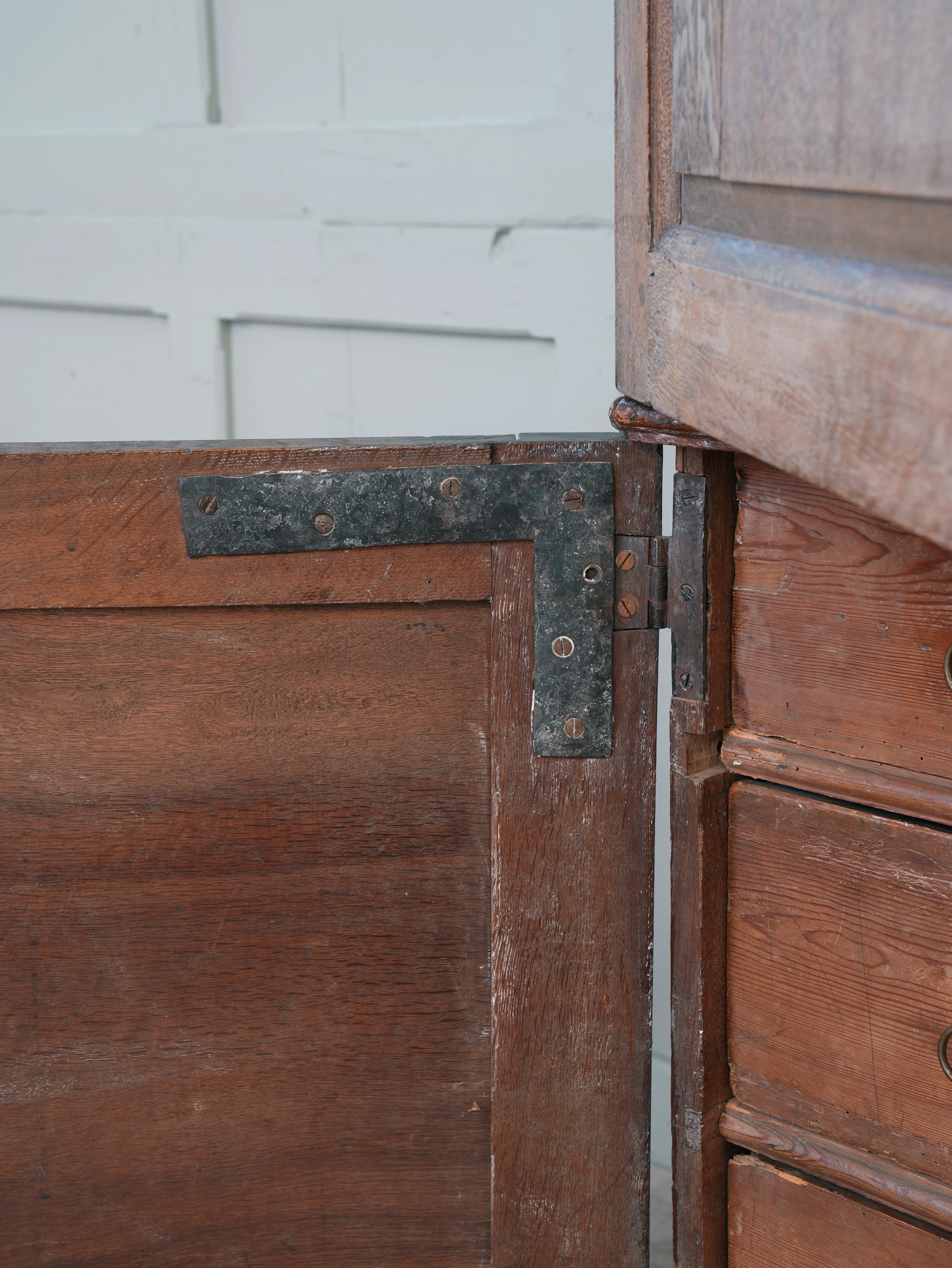 A George II Oak Housekeepers Cupboard - Image 22