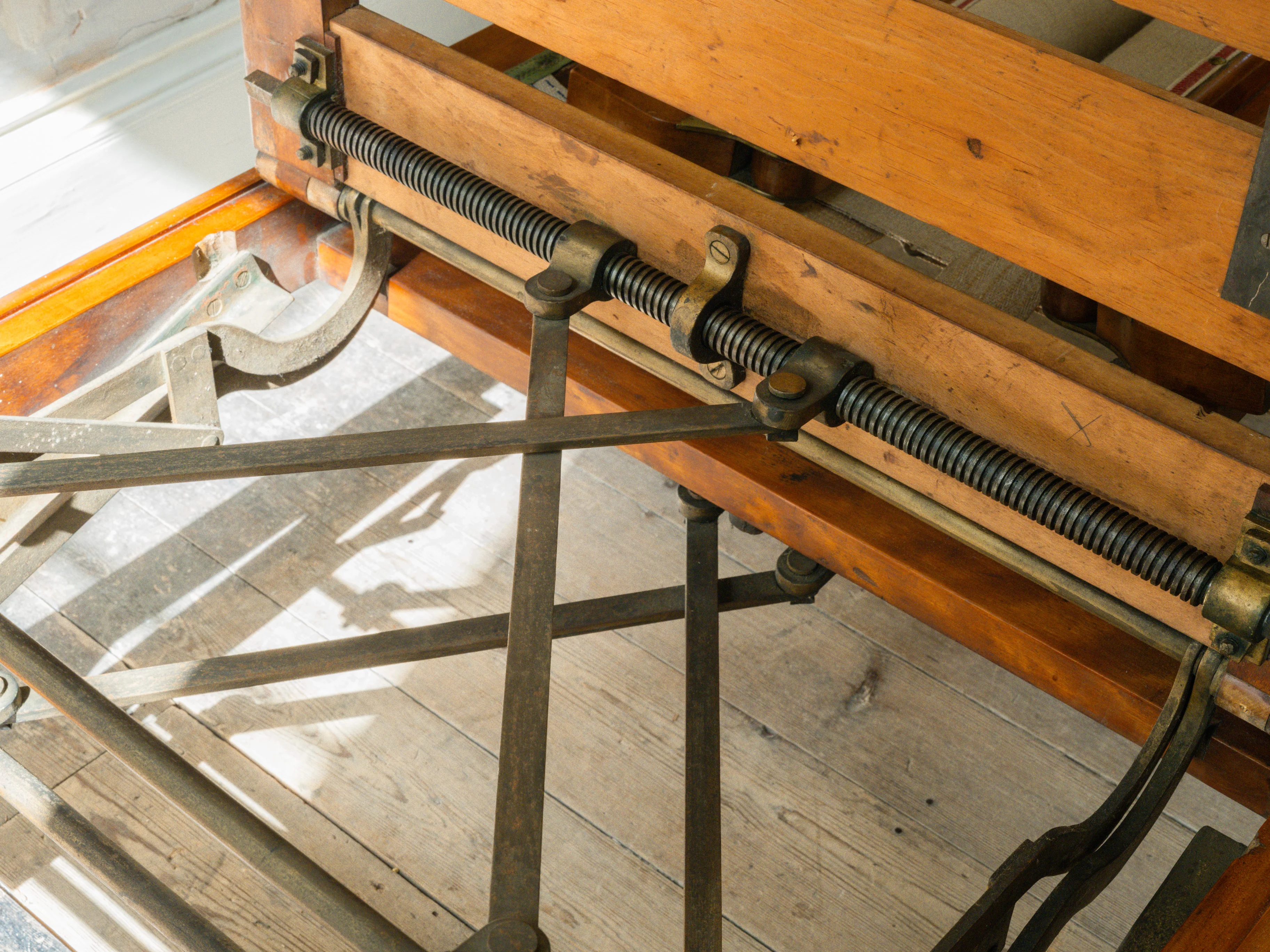 A Large 19th Century Bespoke Day Bed - Image 11