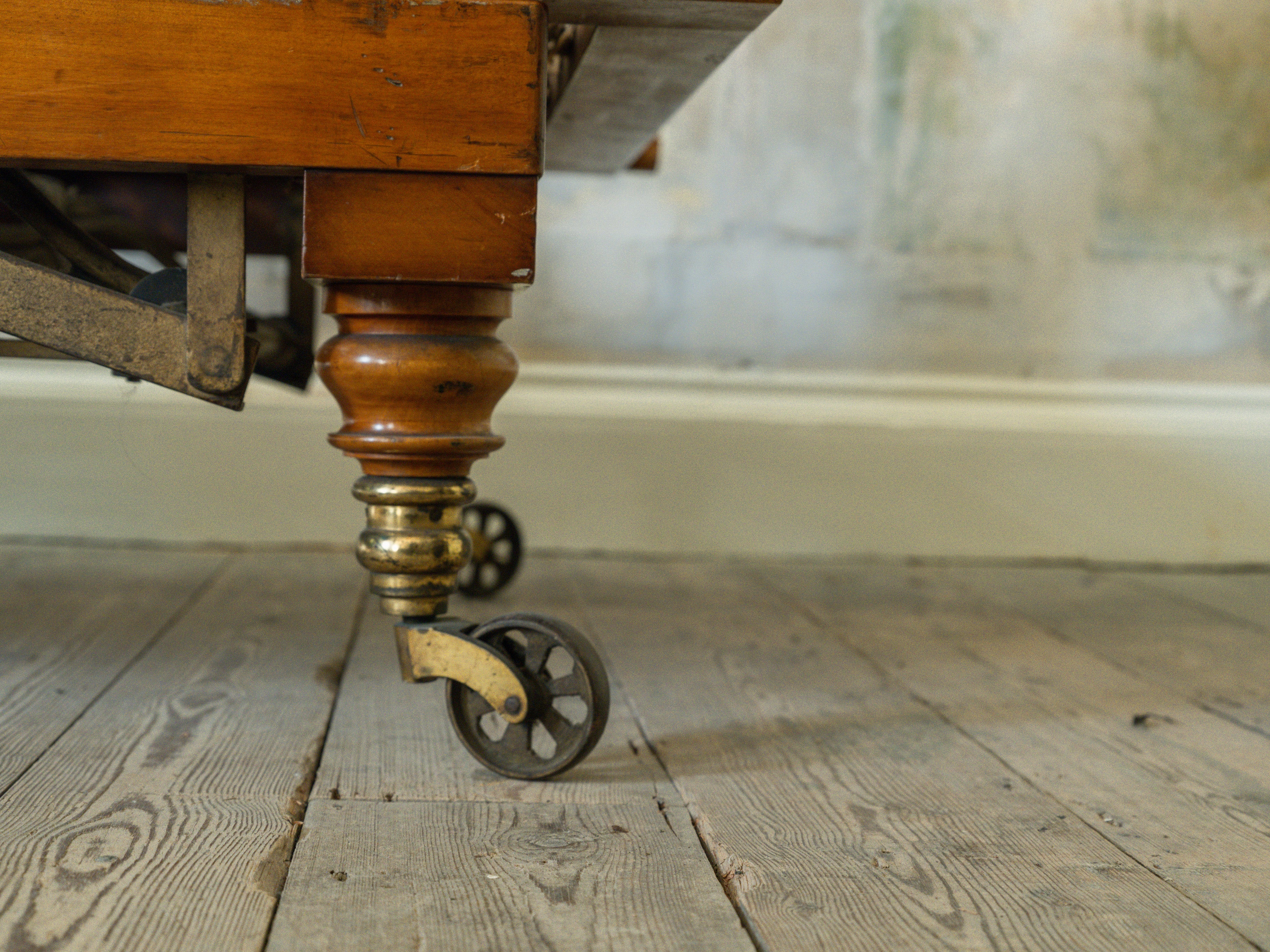 A Large 19th Century Bespoke Day Bed - Image 12