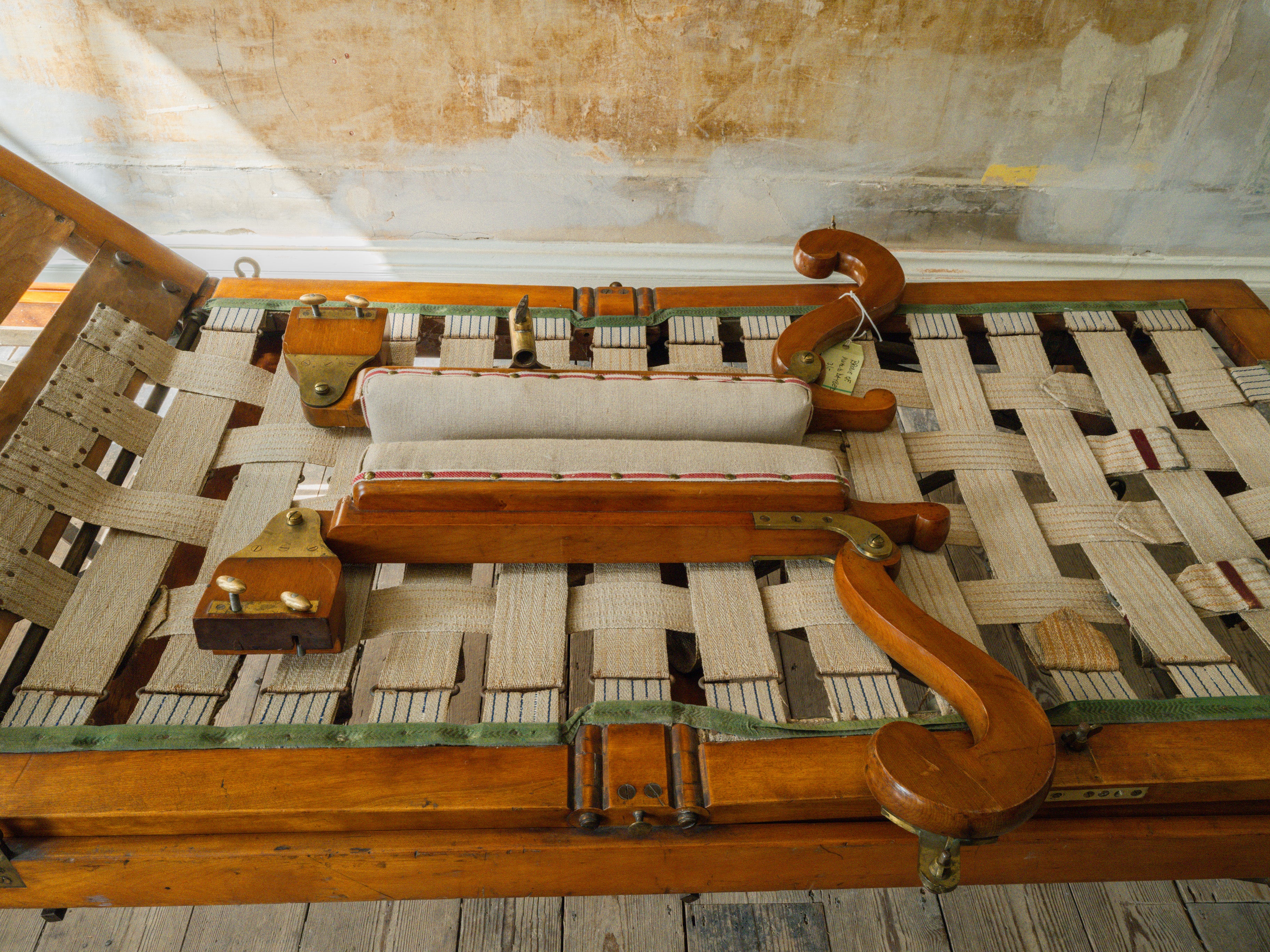 A Large 19th Century Bespoke Day Bed - Image 13