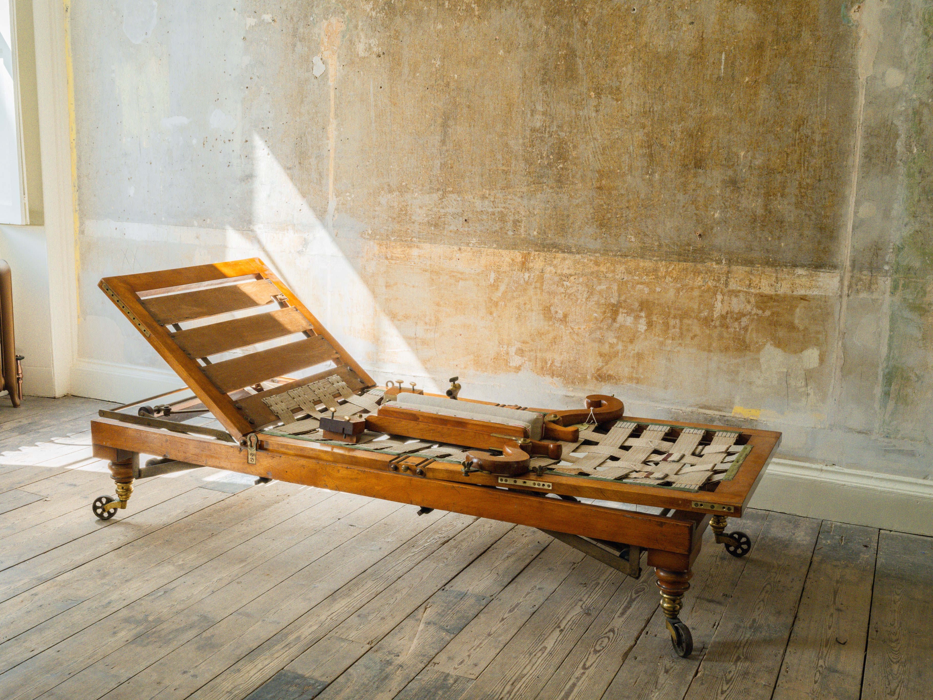A Large 19th Century Bespoke Day Bed - Image 14