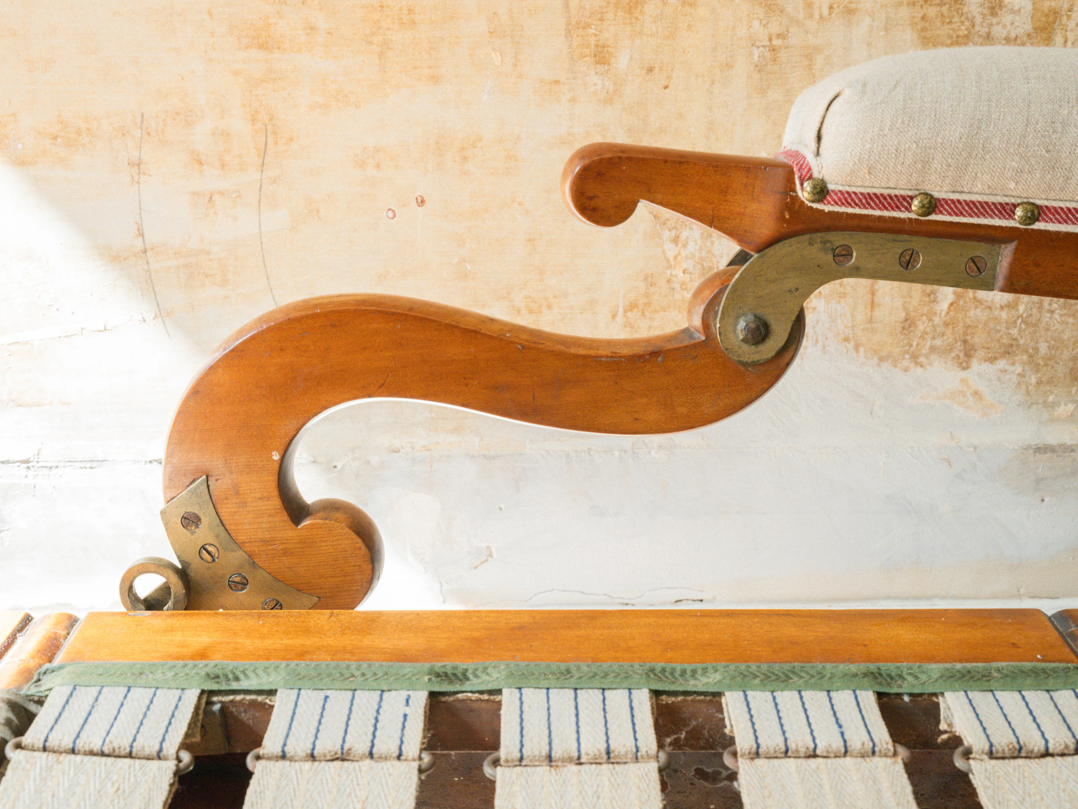 A Large 19th Century Bespoke Day Bed - Image 17