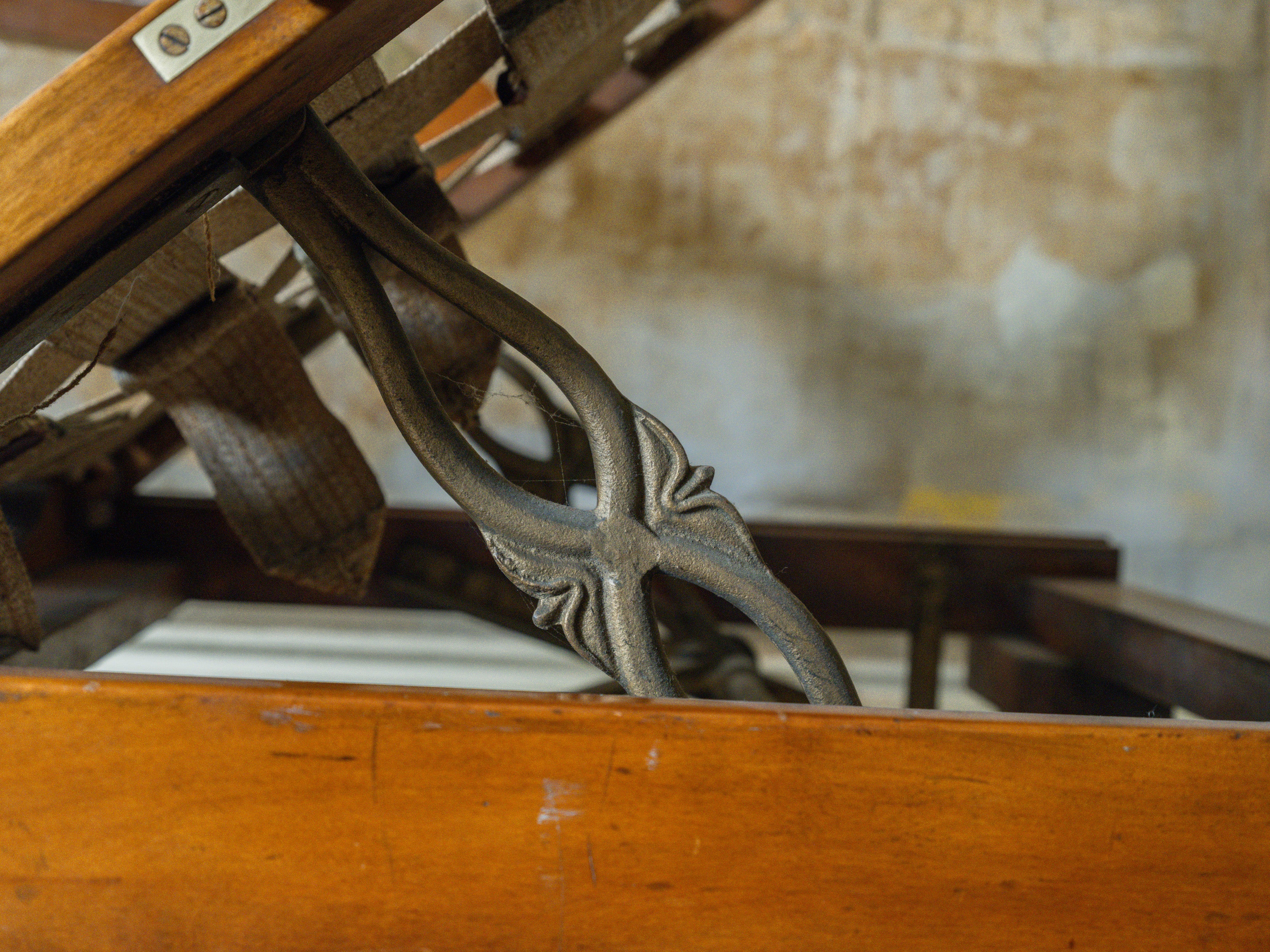 A Large 19th Century Bespoke Day Bed - Image 20