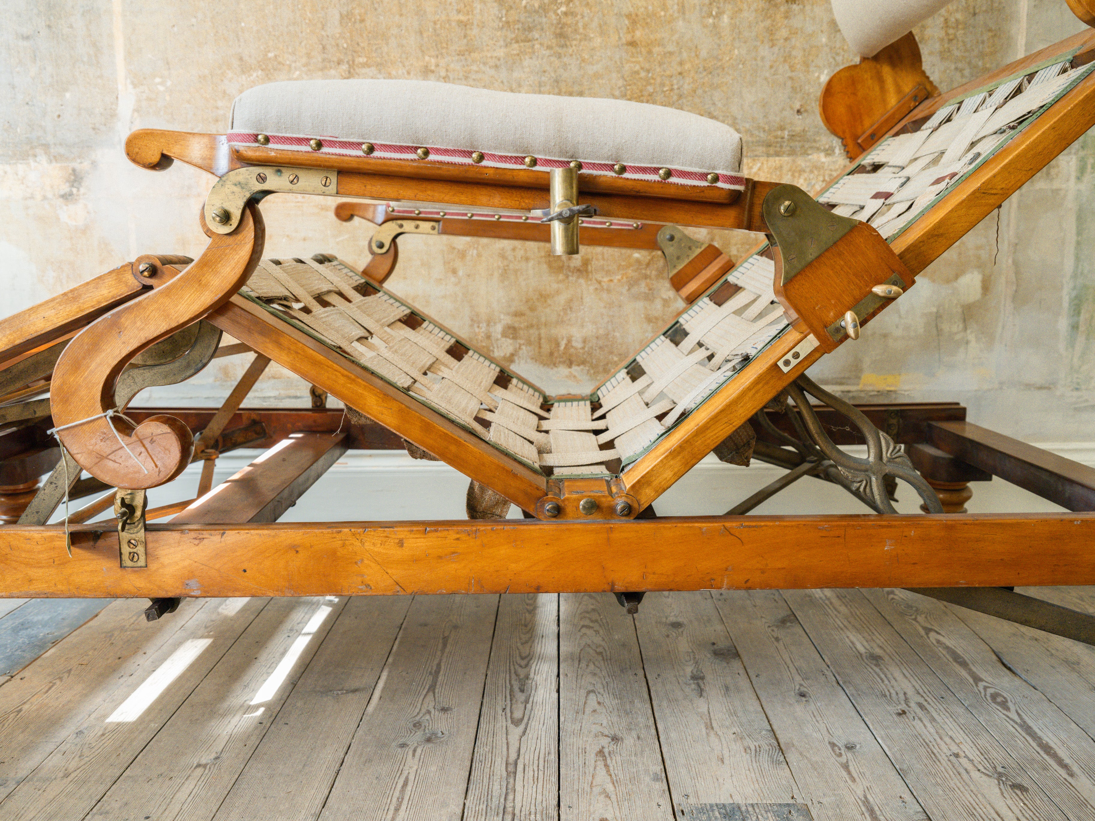 A Large 19th Century Bespoke Day Bed - Image 3