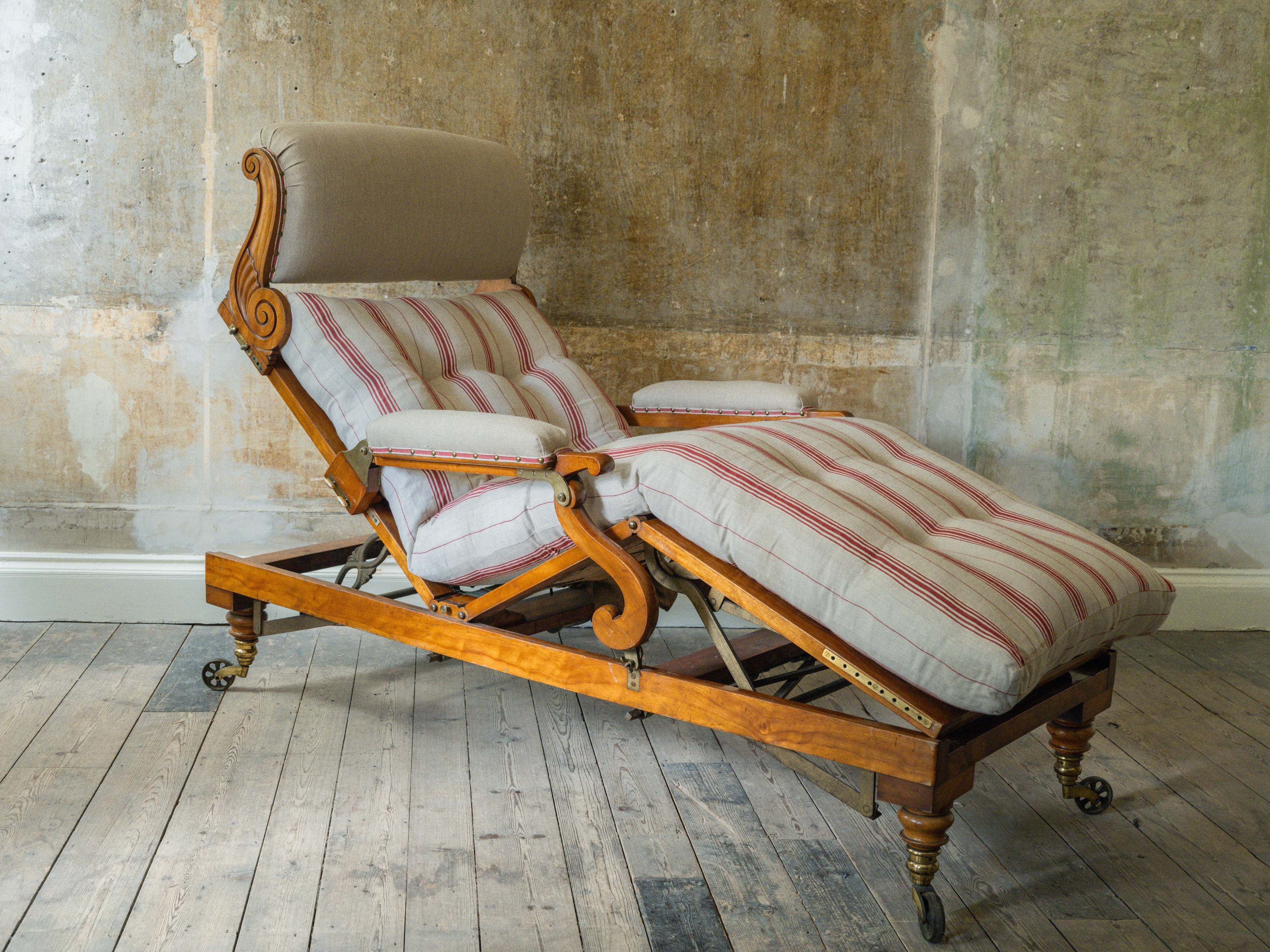 A Large 19th Century Bespoke Day Bed - Image 4