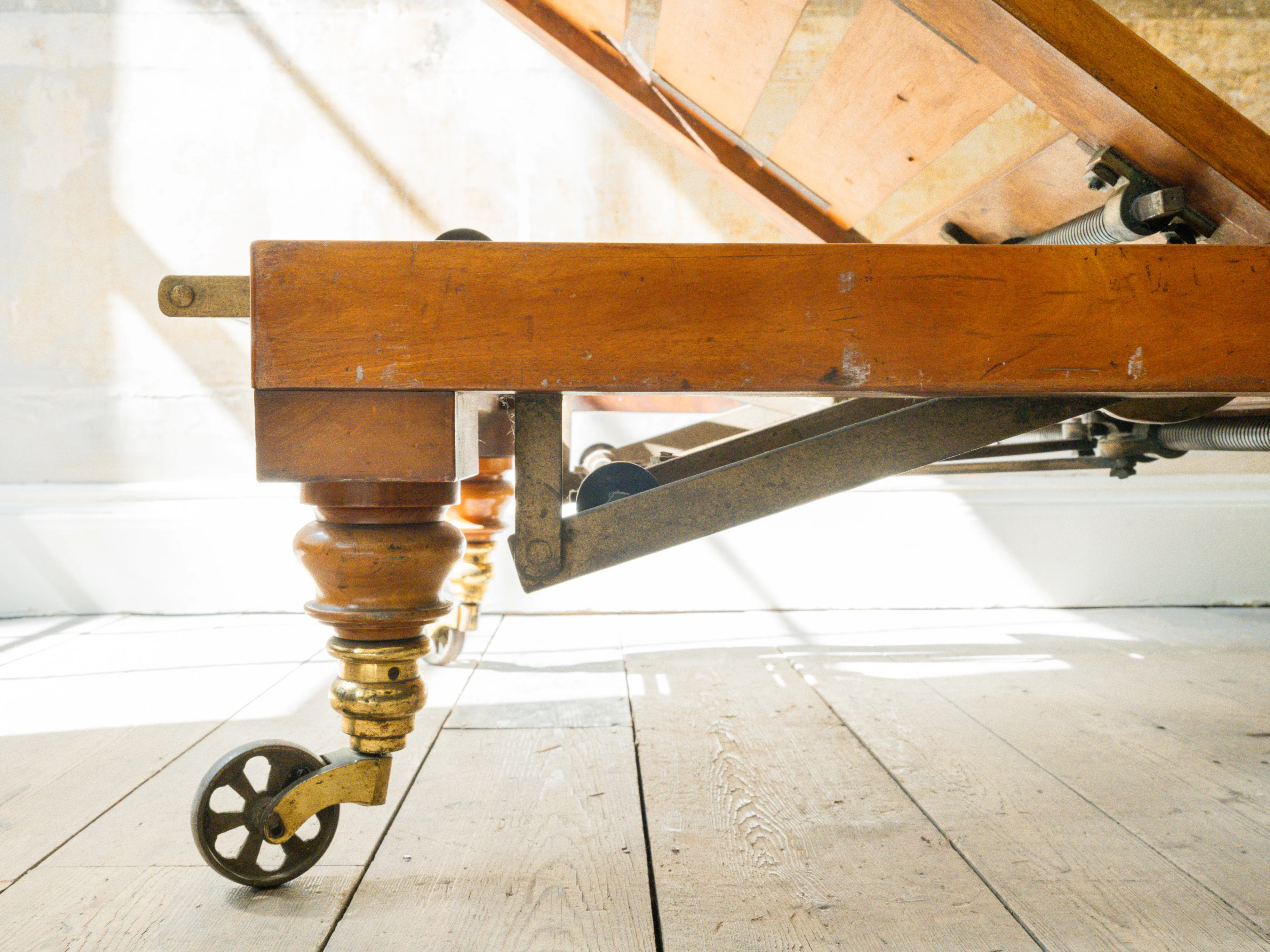 A Large 19th Century Bespoke Day Bed - Image 5