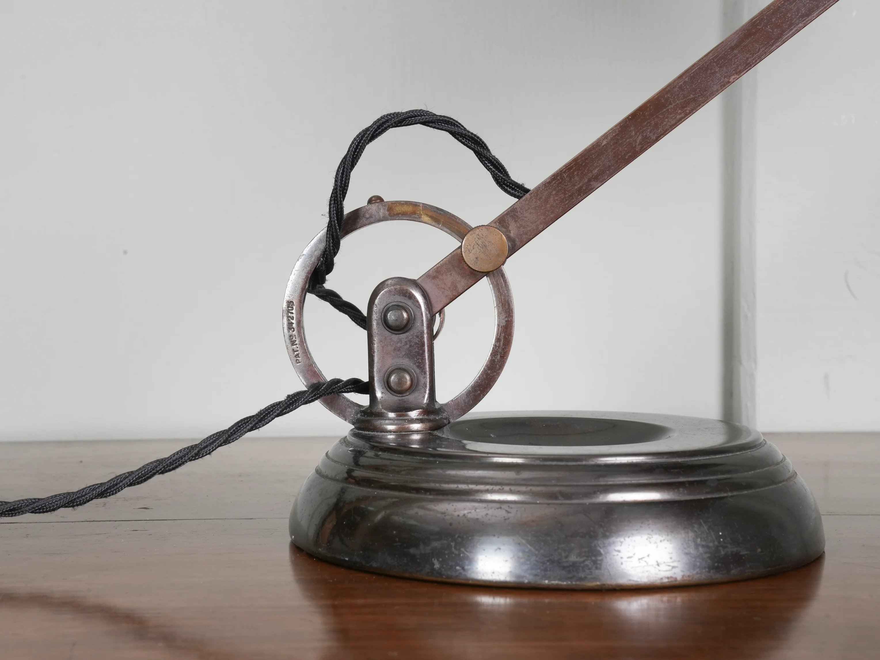A 1930s Brass Bankers Desk Lamp - Image 10