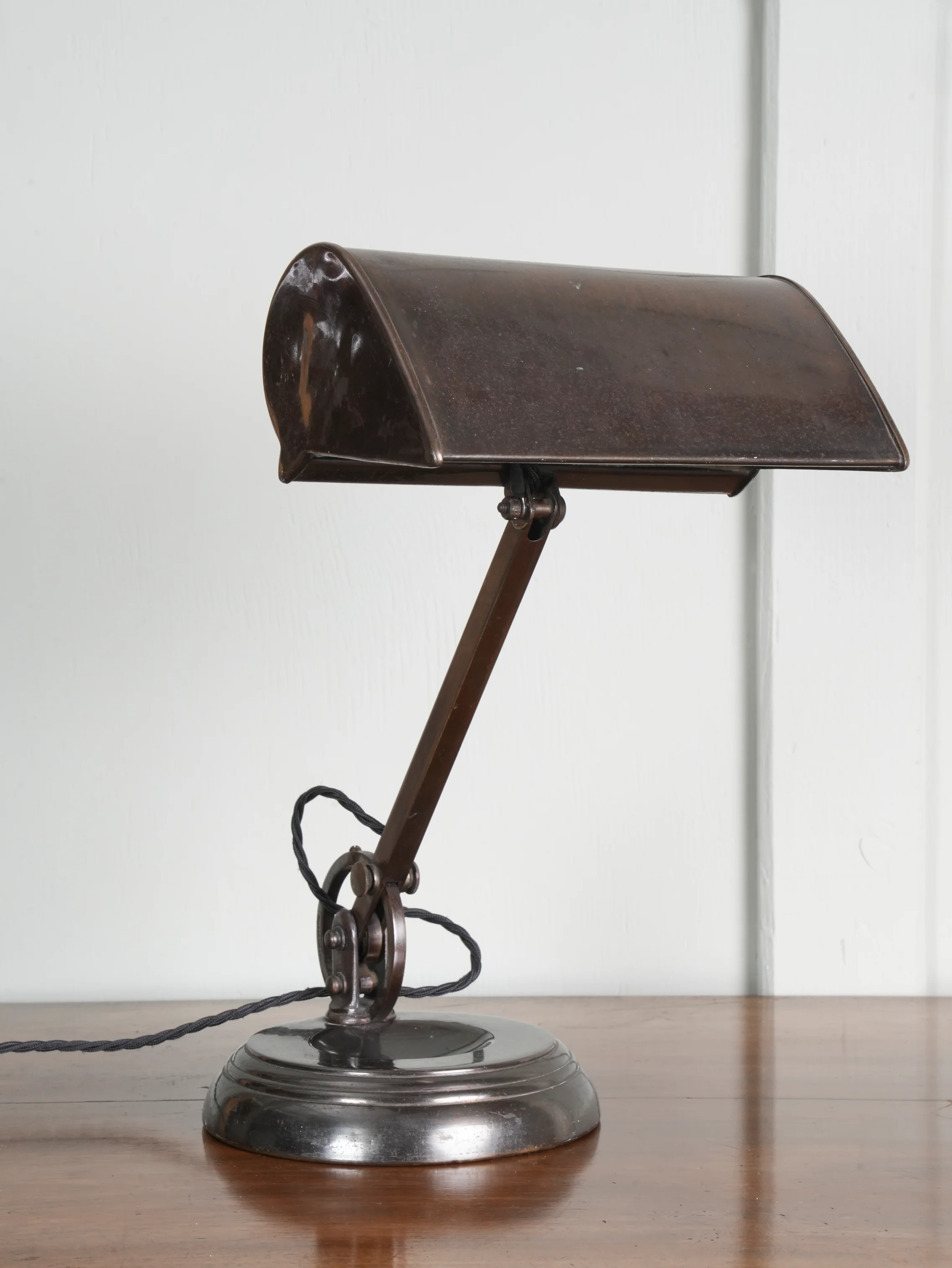 A 1930s Brass Bankers Desk Lamp - Image 3