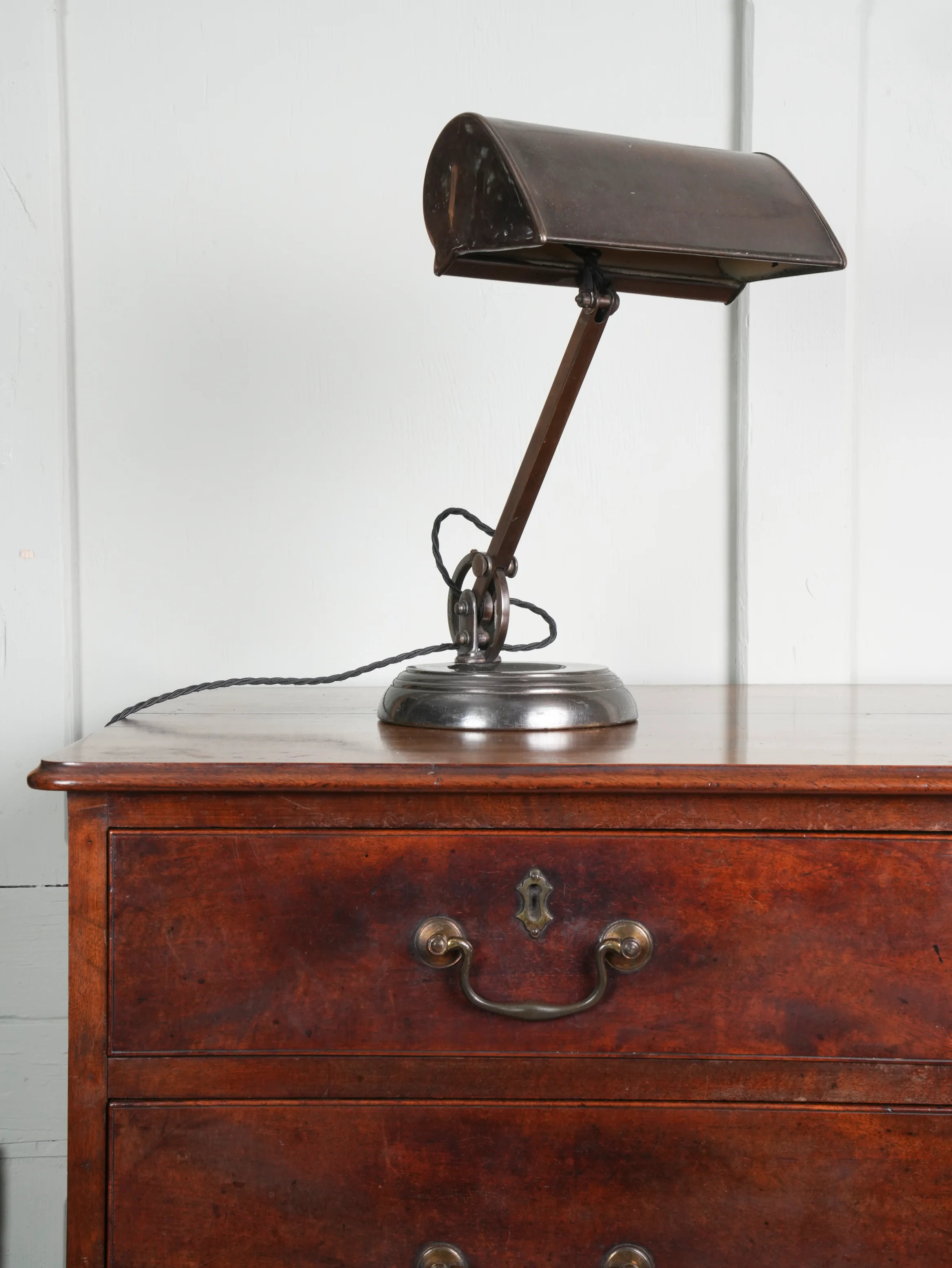 A 1930s Brass Bankers Desk Lamp - Image 7