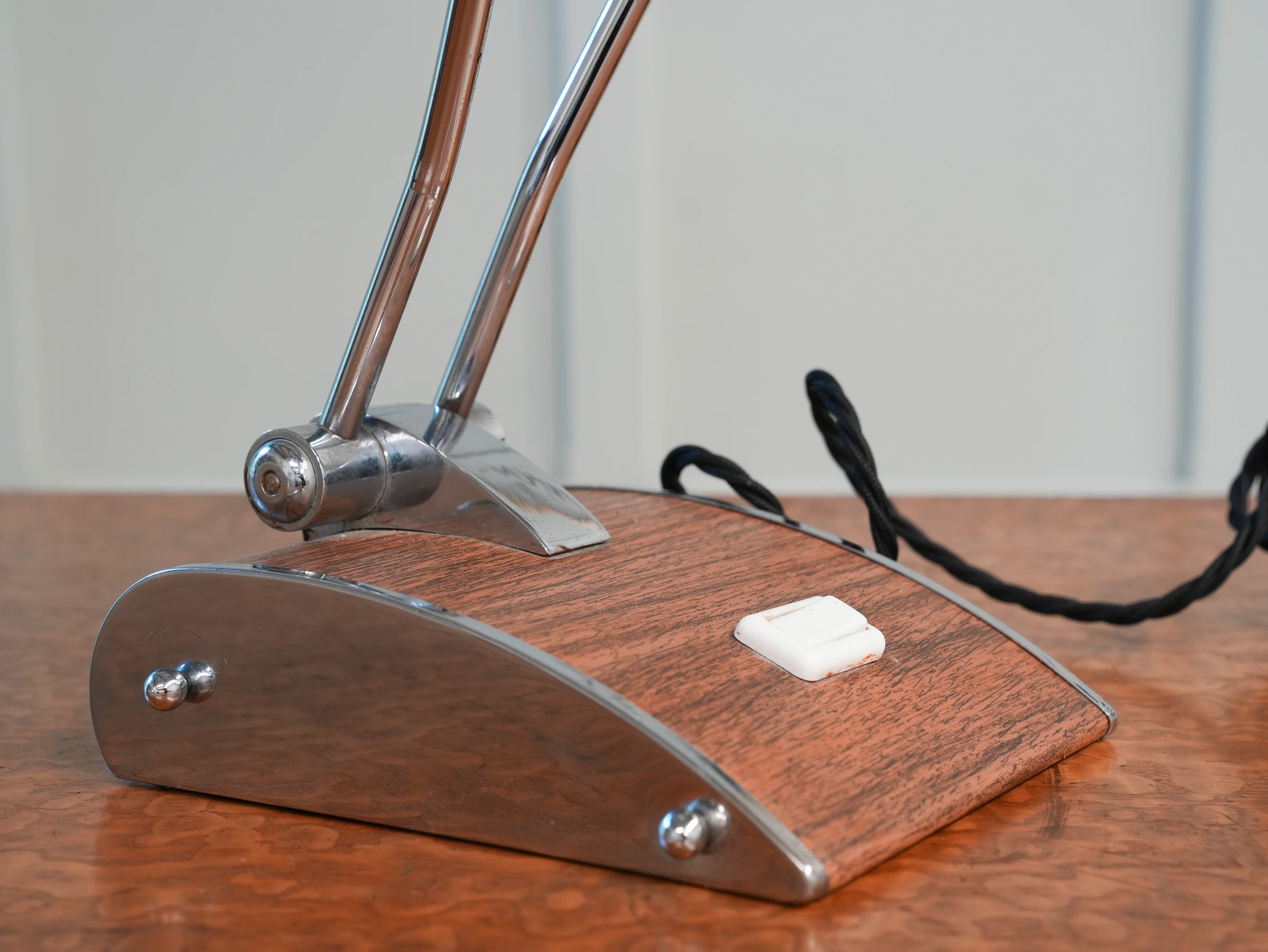 An Eileen Grey Desk Light - Image 7