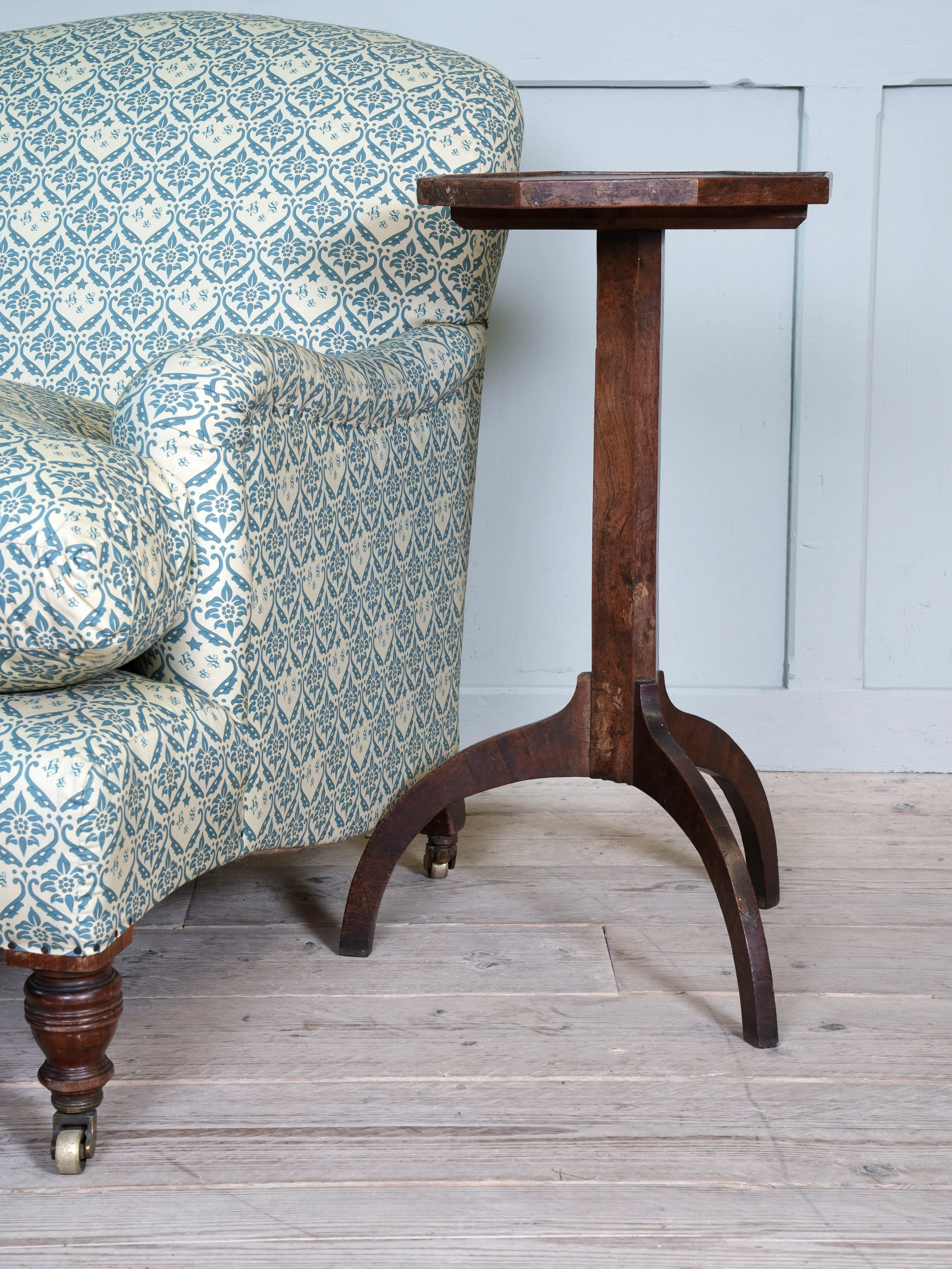 A Provincial Spider Leg Lamp Table - Image 2