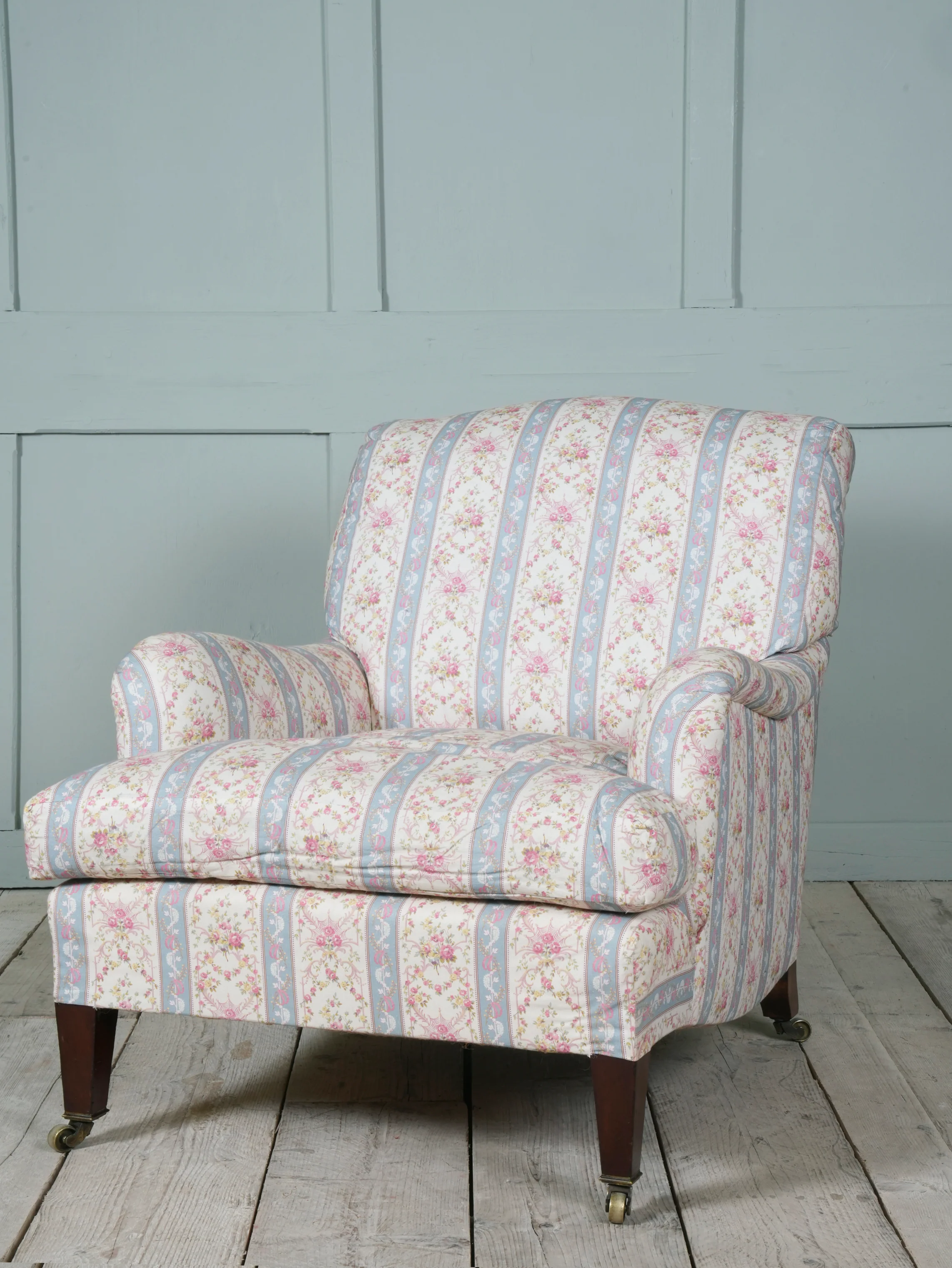 A Howard and Son's Bridgewater Armchair - Image 5