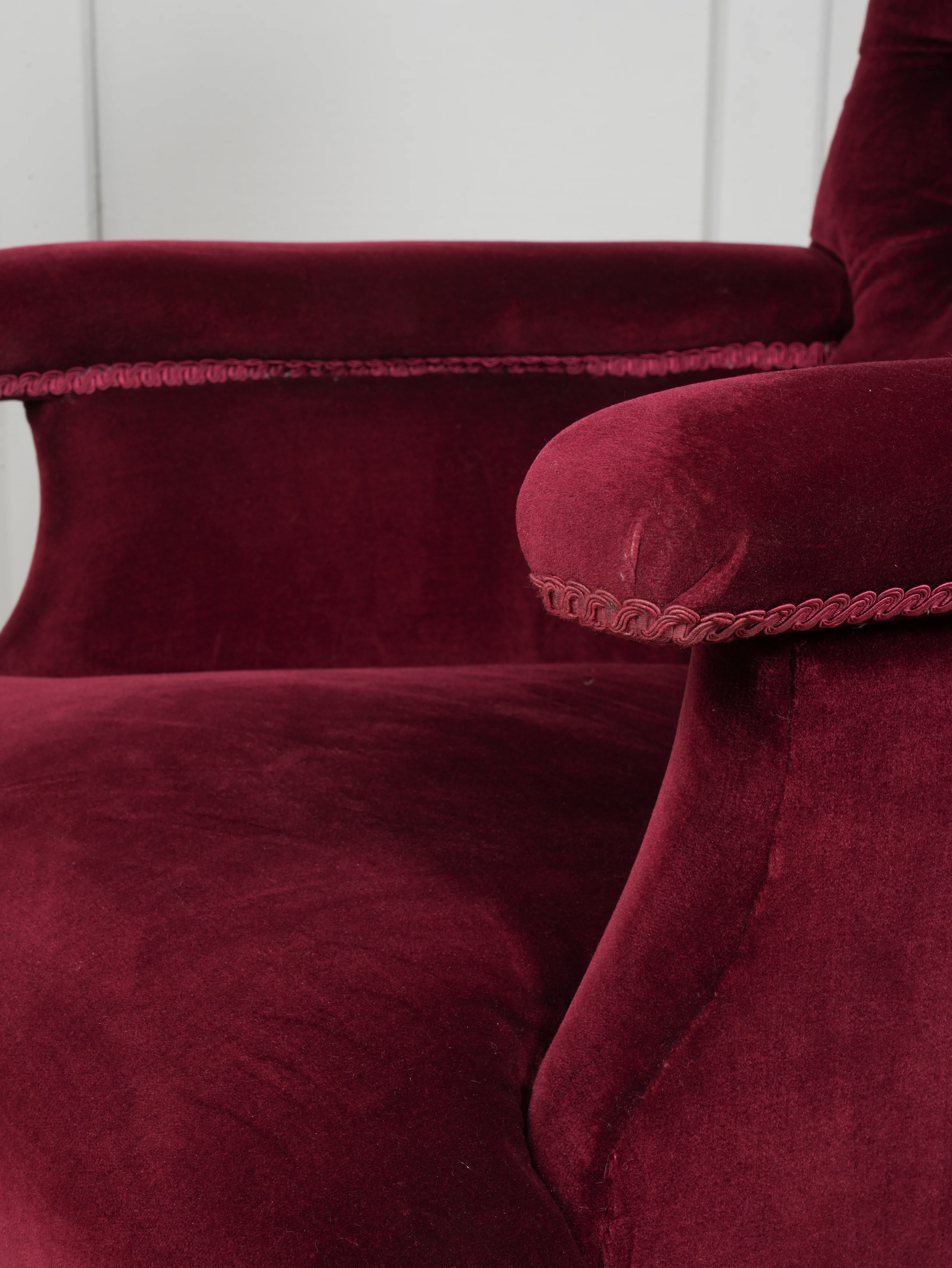 A Howard & Sons Buttoned Back Armchair - Image 6