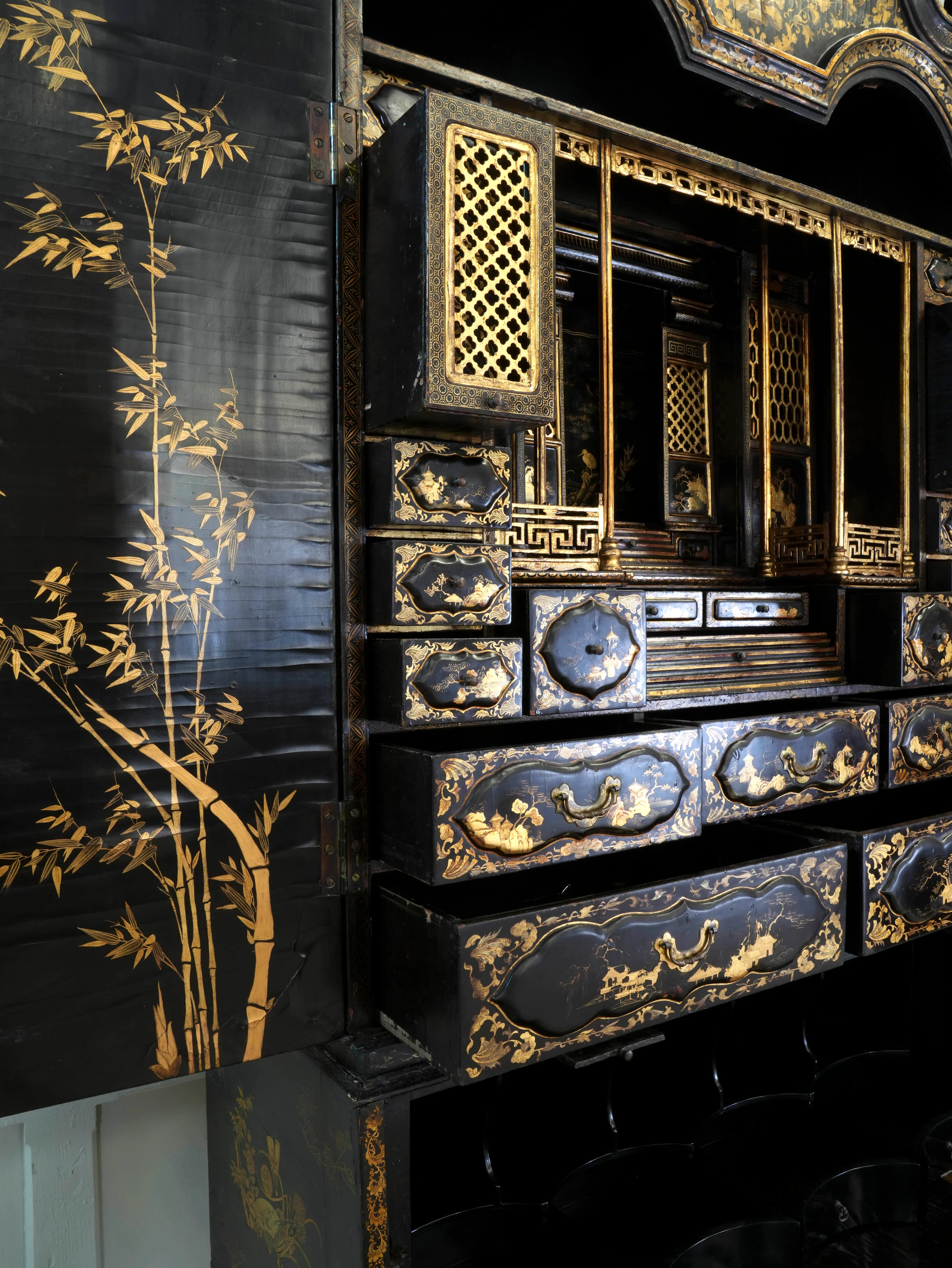 An 18th Century Chinese Export Bureau Cabinet - Image 10