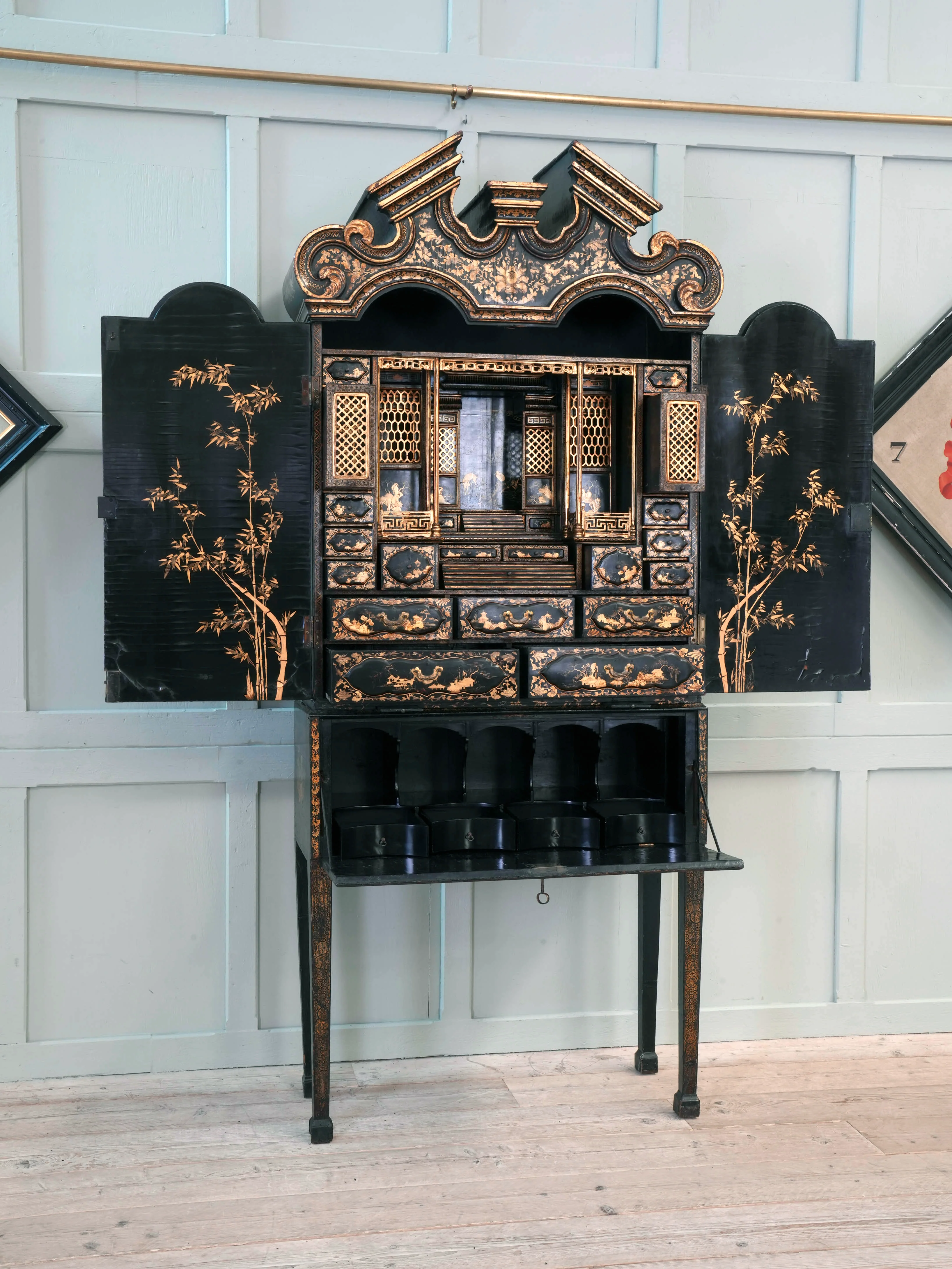 An 18th Century Chinese Export Bureau Cabinet - Image 12