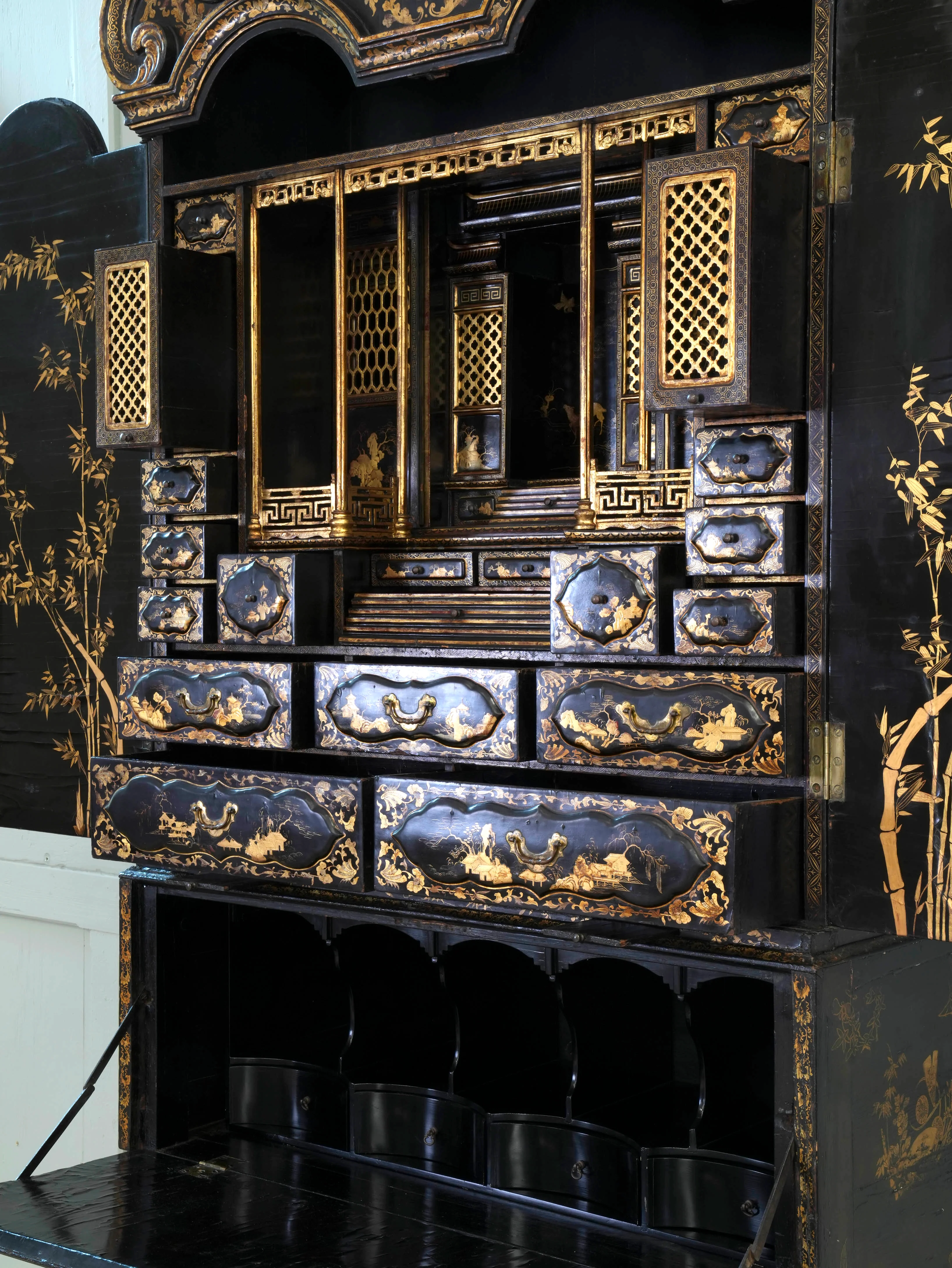 An 18th Century Chinese Export Bureau Cabinet - Image 6