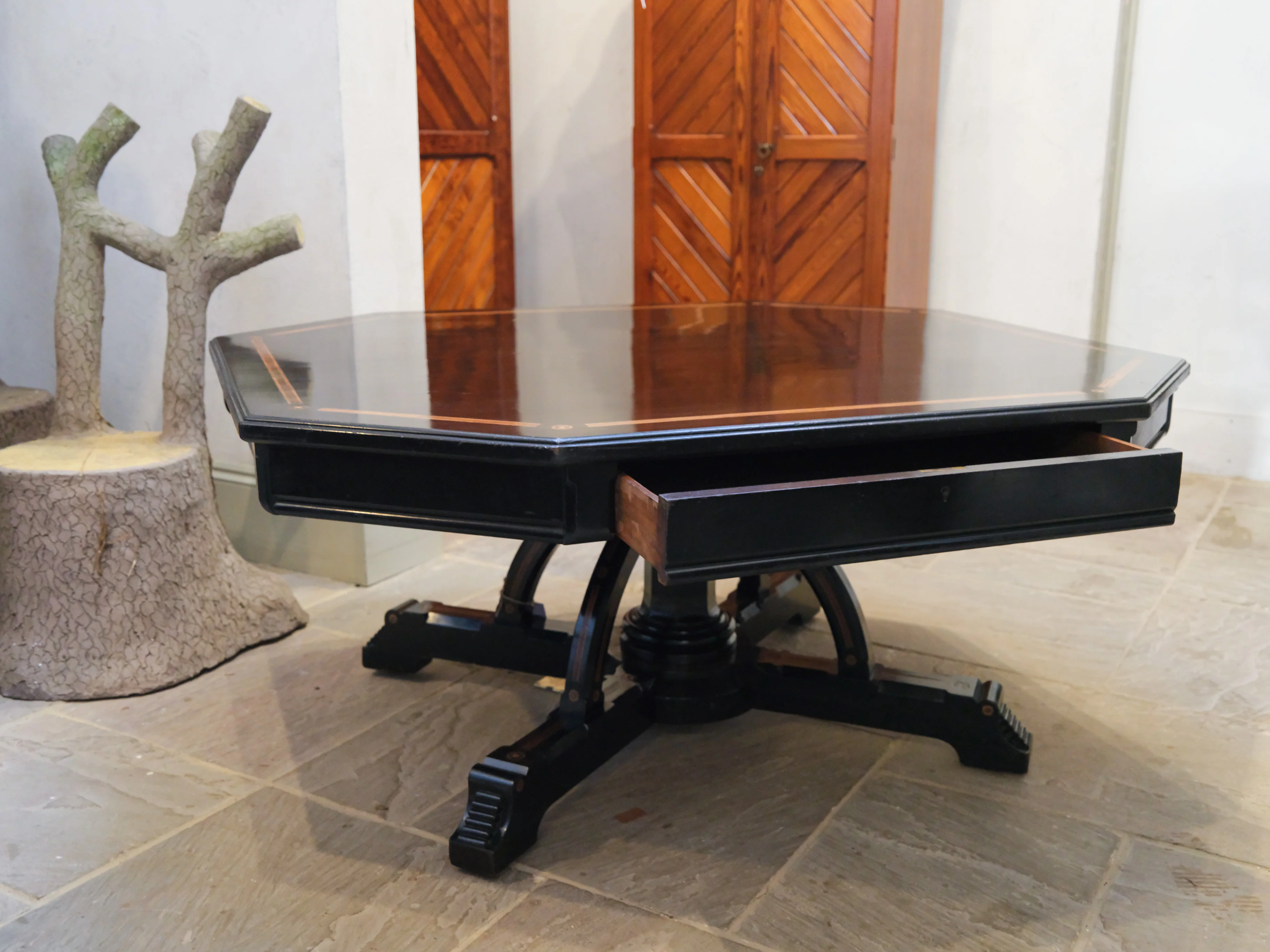 A 19th Century Macassar Ebony Centre Table - Image 4
